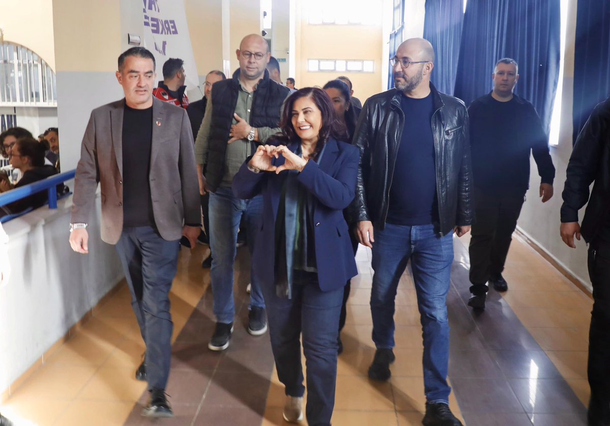 OZLEM_CERCIOGLU's tweet photo. Koçarlı Belediye Başkanımız Sn. Özgür Arıcı ve Germencik Belediye Başkanımız Sn. Burak Zencirci ile birlikte Aydın Büyükşehir Belediye Spor ve Vakıfbank Spor Kulübü arasında oynanan voleybol karşılamasını izledik. https://t.co/soapjSj4Jb