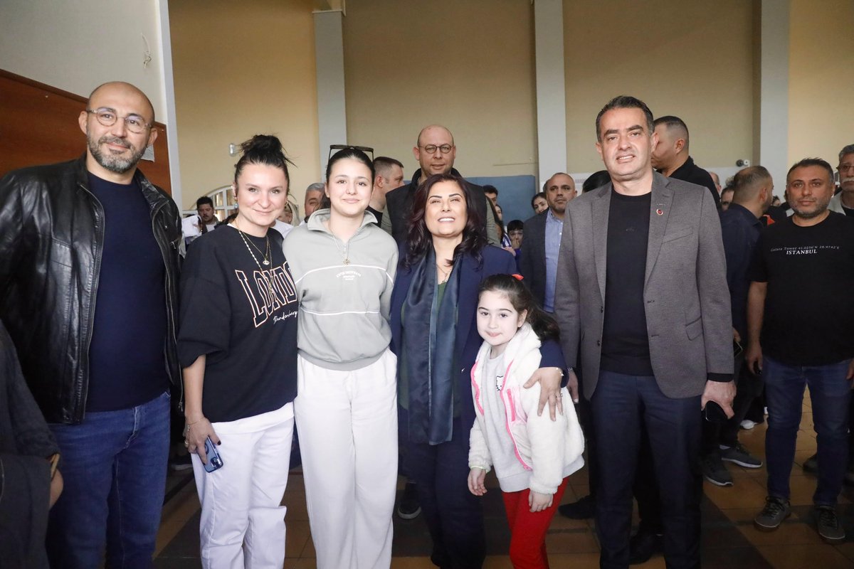 OZLEM_CERCIOGLU's tweet photo. Koçarlı Belediye Başkanımız Sn. Özgür Arıcı ve Germencik Belediye Başkanımız Sn. Burak Zencirci ile birlikte Aydın Büyükşehir Belediye Spor ve Vakıfbank Spor Kulübü arasında oynanan voleybol karşılamasını izledik. https://t.co/soapjSj4Jb