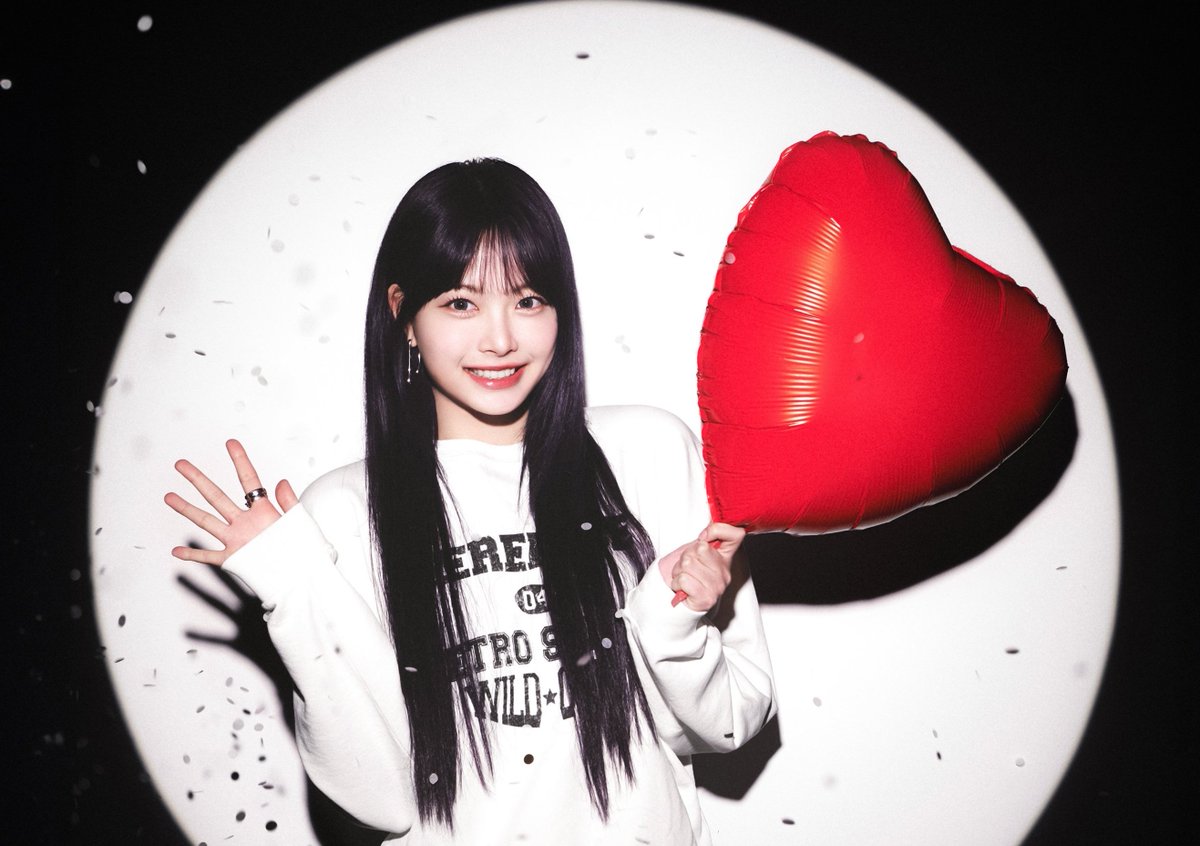 elsserafim's tweet photo. HAPPY HONG EUNCHAE DAY! 🎂🍒

OUR SUNSHINE EUNCHAE DAY
#SmileyPotato_EunchaeDay
#열아홉의끝_그리고_은채의시작 https://t.co/I05r1VI7bt