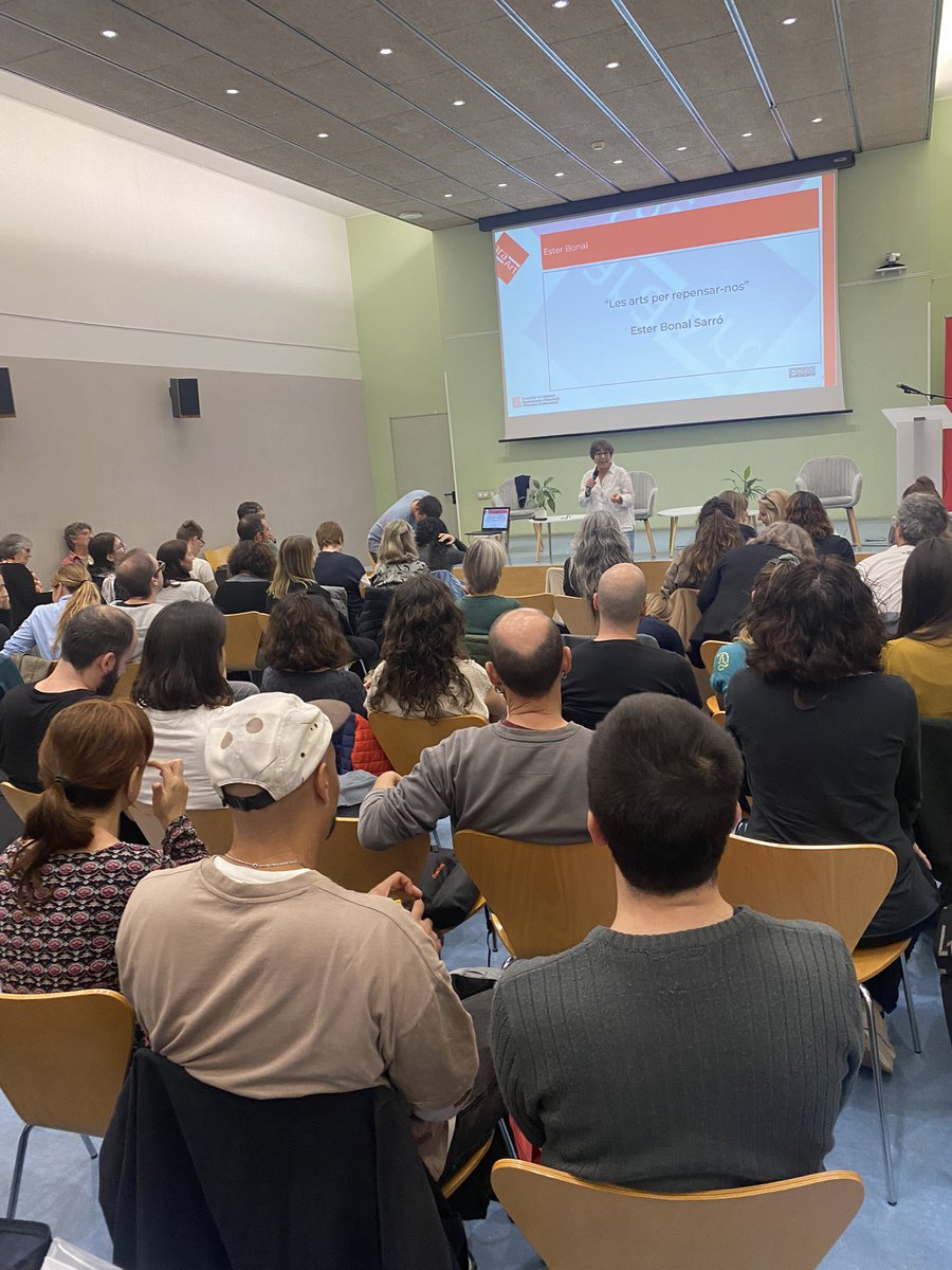 art_educ's tweet photo. Avui he estat amb el grup de #formadors i #assessors del #araArt Un gust ser-hi part. Programa d'innovació pedagògica per fomentar els projectes artístics a l’educació. Dir. General d’Innovació, Digitalització, Currículum i Llengües i la Direcció General de Formació Professional. https://t.co/PtNNARdESt