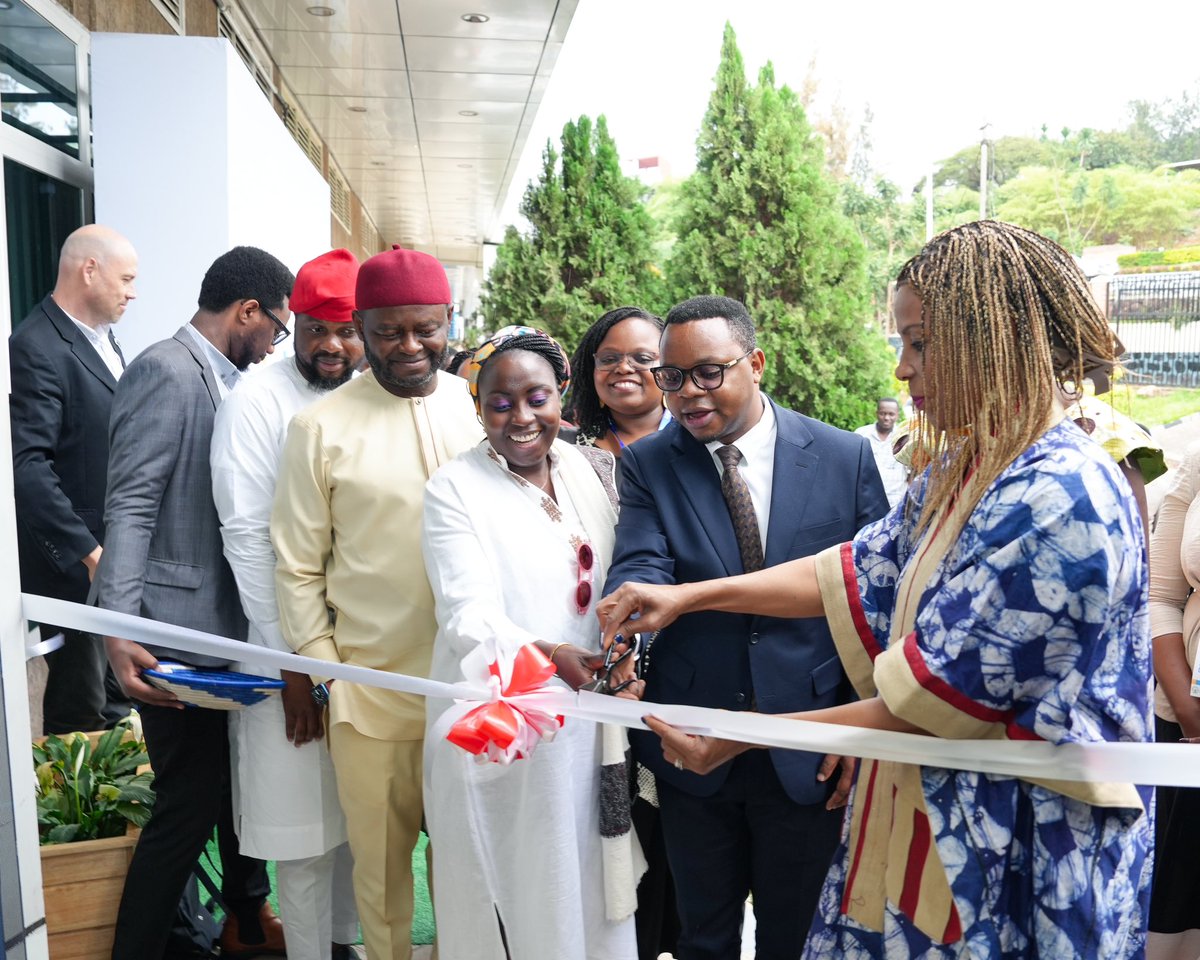 timbuktooafrica's tweet photo. 40 🏥 innovators 
21 🌍 countries  

The timbuktoo #HealthTechHub is officially LIVE! Please join us on this journey from here to Africa’s future.  Thank you @UNDP, Government of Rwanda, and Partners for your commitment to support Africa’s #NextGen.

#YouthConnekt2024 https://t.co/gVrZEU5gm0