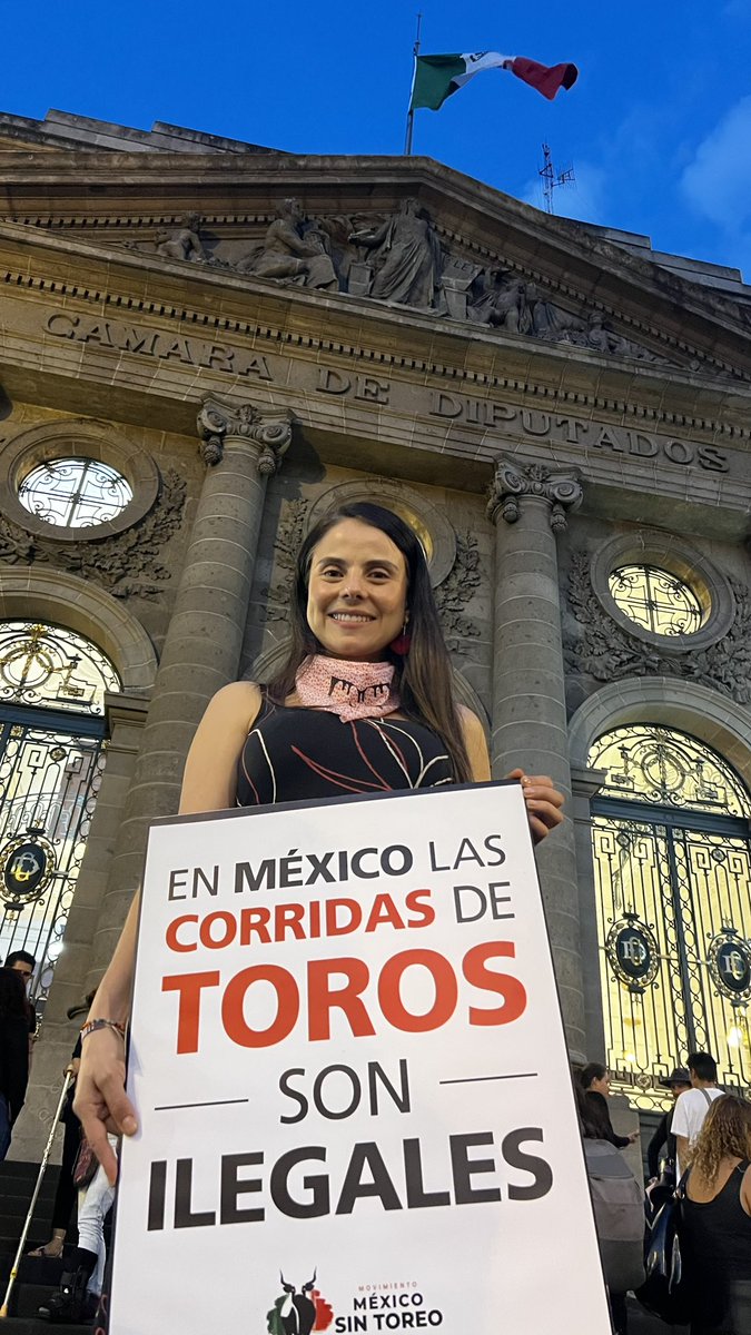 Participé en el encuentro parlamentario Colombia-México, como invitado especial, para impulsar la prohibición de las corridas en un país donde aún persiste el barbaridad animal en la arena. Tras nuestro logro histórico, Colombia se ha convertido en un ejemplo mundial.  Además,