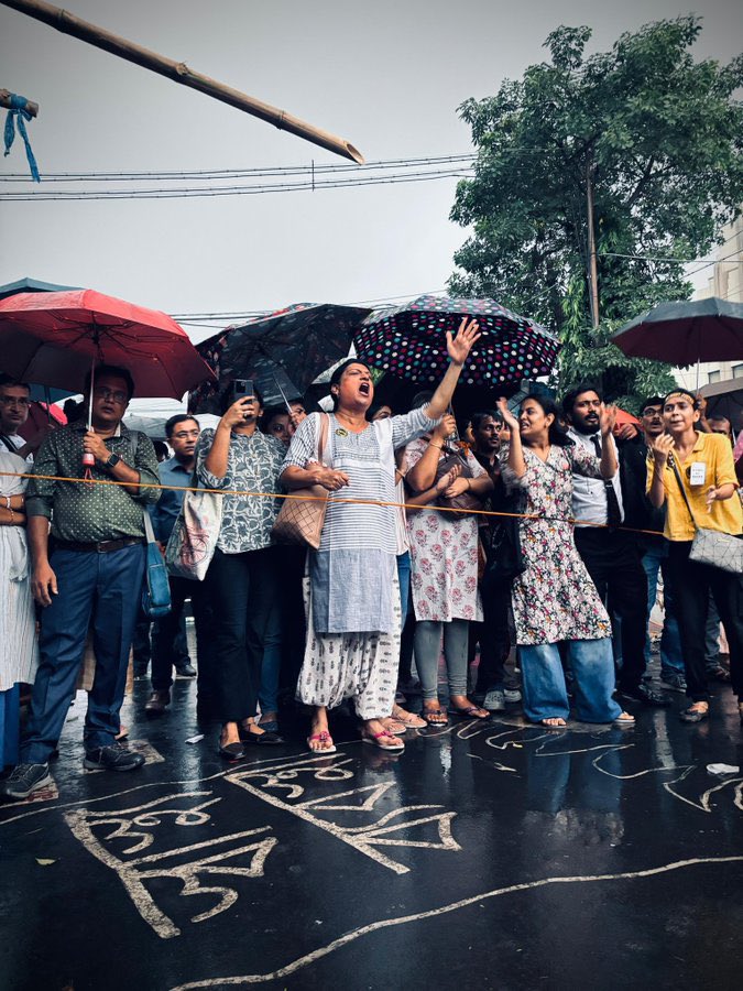 rdamldmch's tweet photo. Every day that passes without action is a slap to justice. Why has the CBI not taken visible steps in the Abhaya Case? We demand to know what is being done to ensure justice. The world is watching.

#JusticeforRGKar #RGKarProtest #3monthsofInjustice #90daysofInjustice https://t.co/ys14ie5GTg