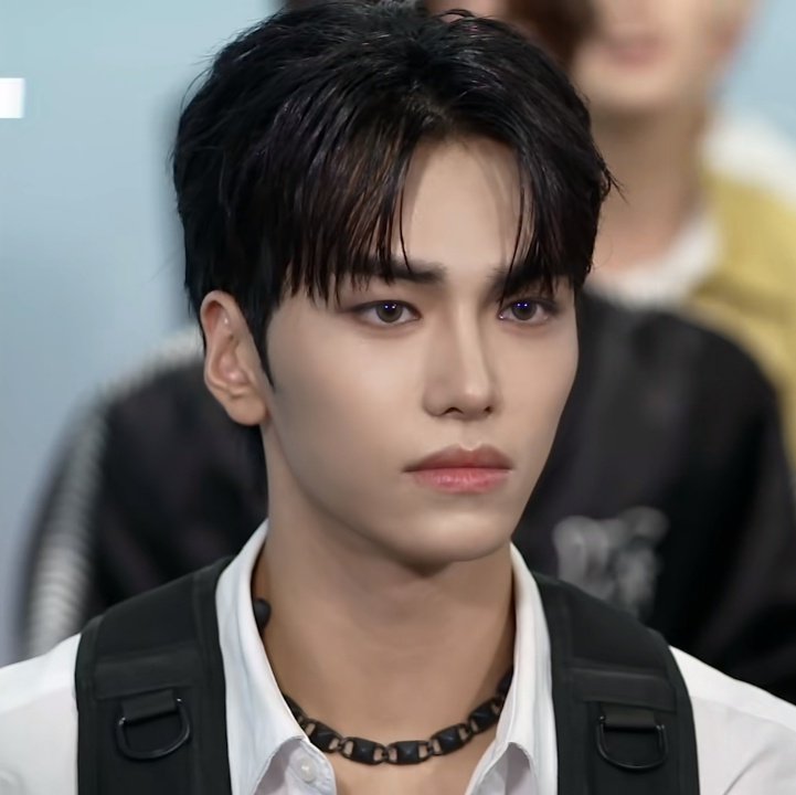 shao ziheng you really need to be the center until the finale 

#shaoziheng #starlightboys