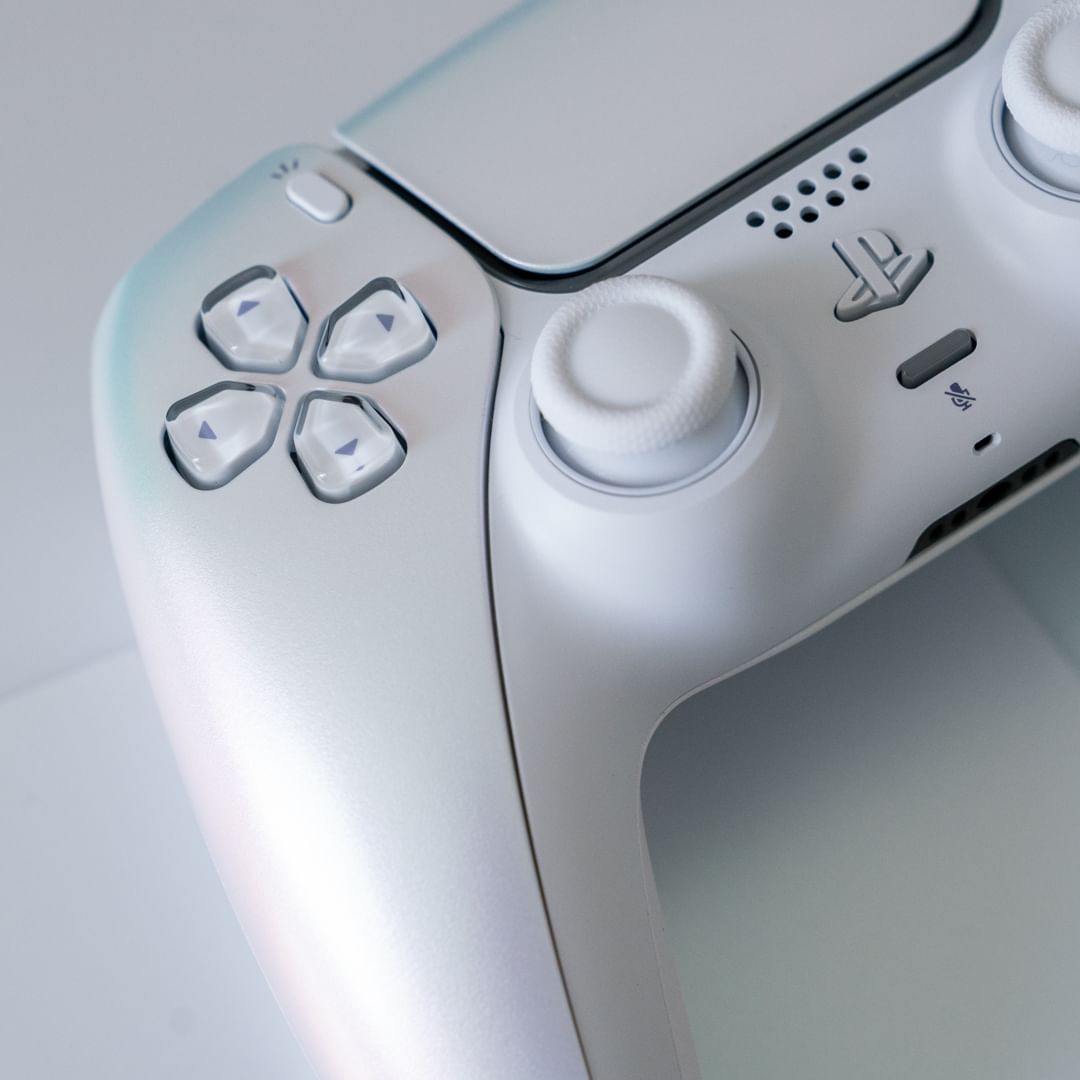PlayStationTR's tweet photo. Parıltının özü ✨
Chroma Koleksiyonu DualSense kontrolcüleri çok yakında Türkiye’de!
#DualSense #ChromaCollection https://t.co/IaZt0fPyRs