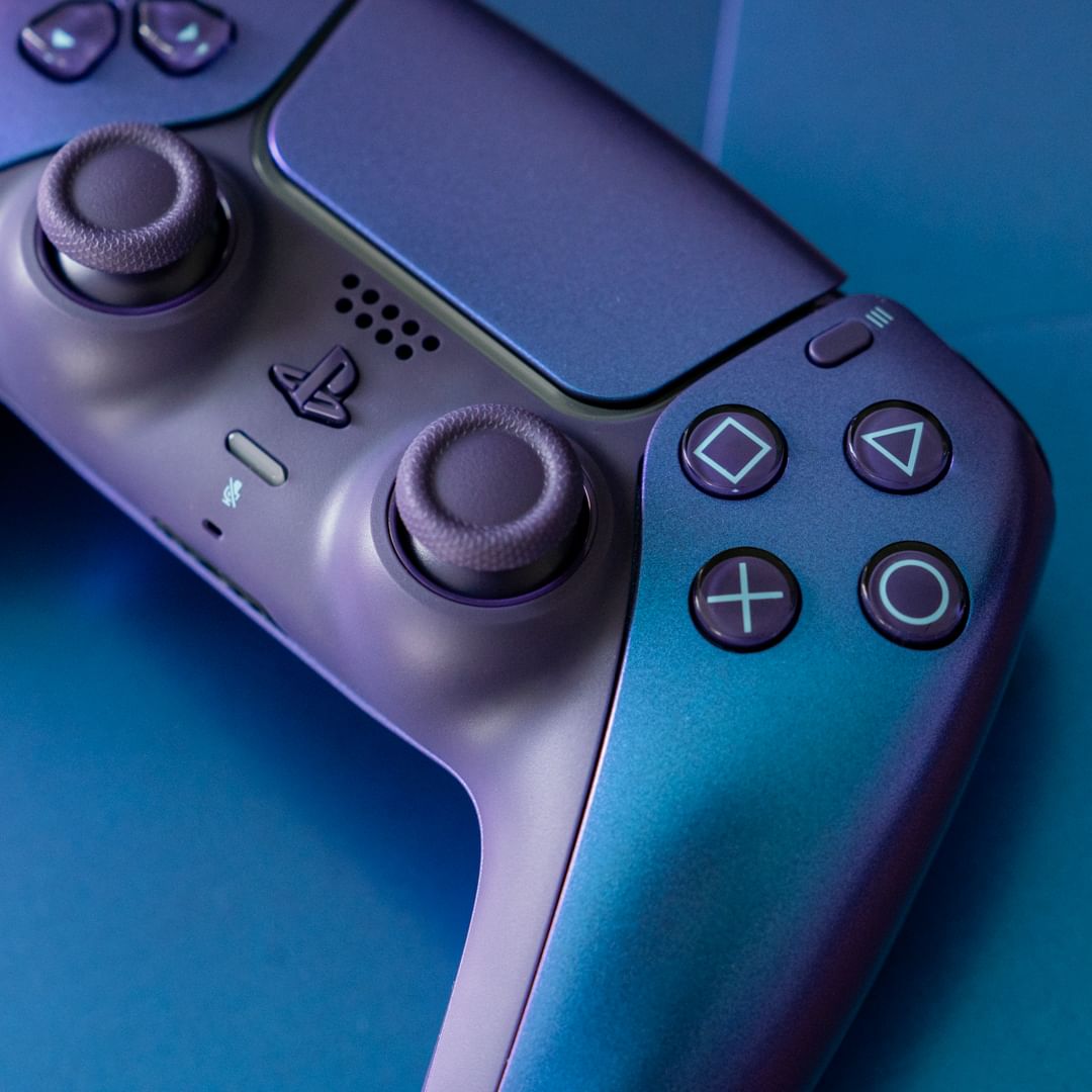 PlayStationTR's tweet photo. Parıltının özü ✨
Chroma Koleksiyonu DualSense kontrolcüleri çok yakında Türkiye’de!
#DualSense #ChromaCollection https://t.co/IaZt0fPyRs