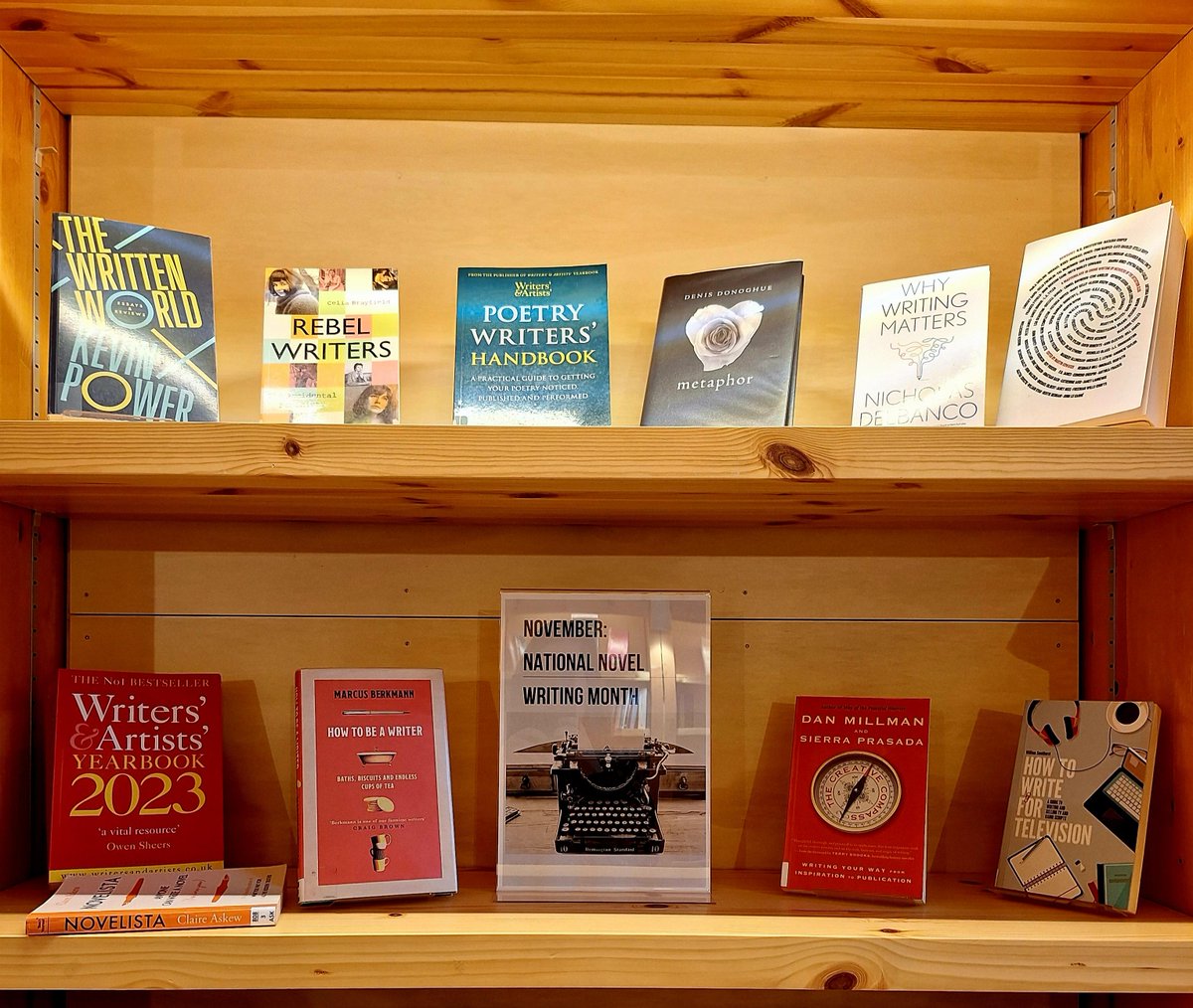 corkcolibrary's tweet image. November is National Novel Writing Month, call into #Kinsale library for a look at our writing books!
#Kinsalelibrary #NaNoWriMo
#Kinsale #Kinsalelibrary
@Corkcoco 
@LibrariesIre