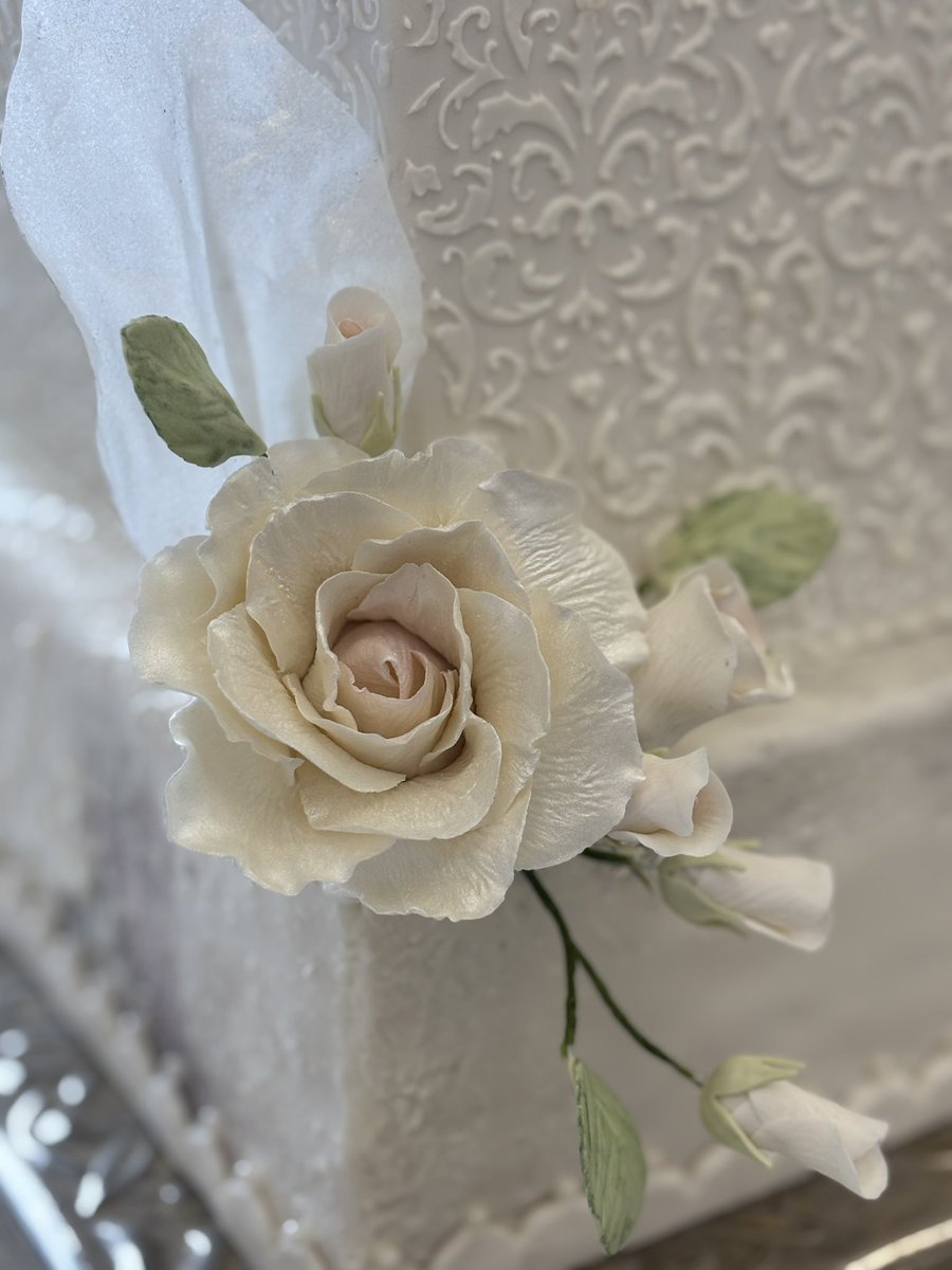 kellimarks's tweet image. Finished my cake. The critique was helpful. There’s definitely some things that I need to do differently for competition cakes. But overall they seemed to like it. I’ll find out my score this afternoon.