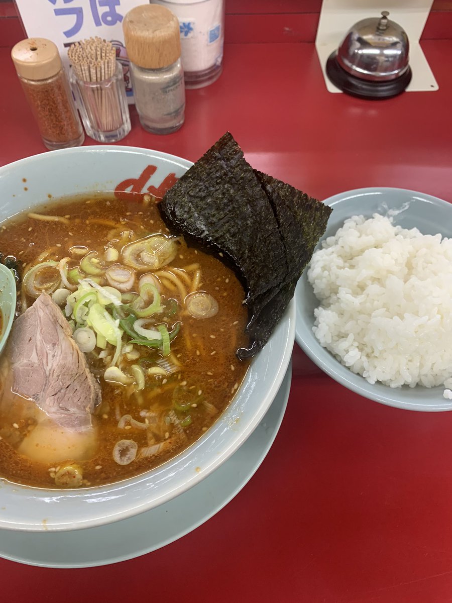 bappushi0622's tweet photo. 1st EPシンビジウムリリースワンマンツアー完遂！

来てくれた方はみんなありがとう
実は解散ライブと復活ライブ以外でのワンマンツアーが初めてで、いつも応援してくれる皆さんのおかげで各地域気持ちよく巡れました

写真はご褒美山岡家 https://t.co/GmFkTWXljz