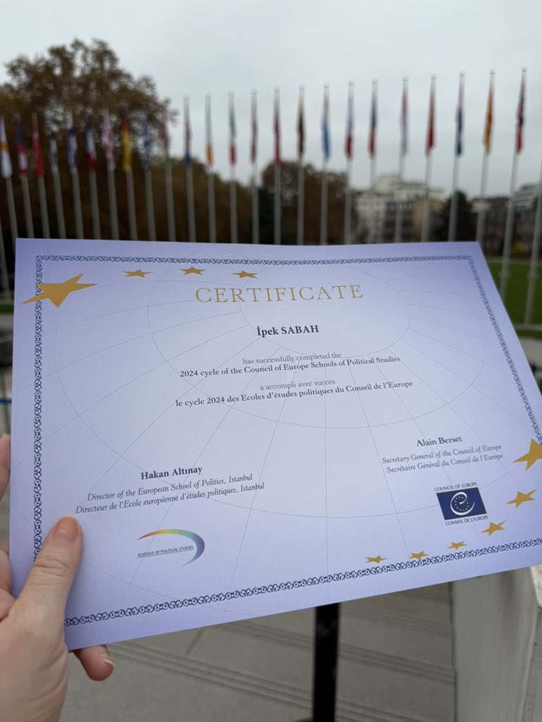 Avrupa Konseyi siyaset okullarının 2024 döngüsünü Dünya Demokrasi Forumu ile tamamladım 🇪🇺👩🏼‍🎓

<a href="/coe/">Council of Europe</a> <a href="/CoEDemocracy/">Council of Europe Democracy</a> 
<a href="/avrsiyasetokulu/">Avrupa Siyaset Okulu</a> 

#WorldDemocracyForum #CoE_WFD #Democracy #CouncilOfEurope #europeanparliament #turkey