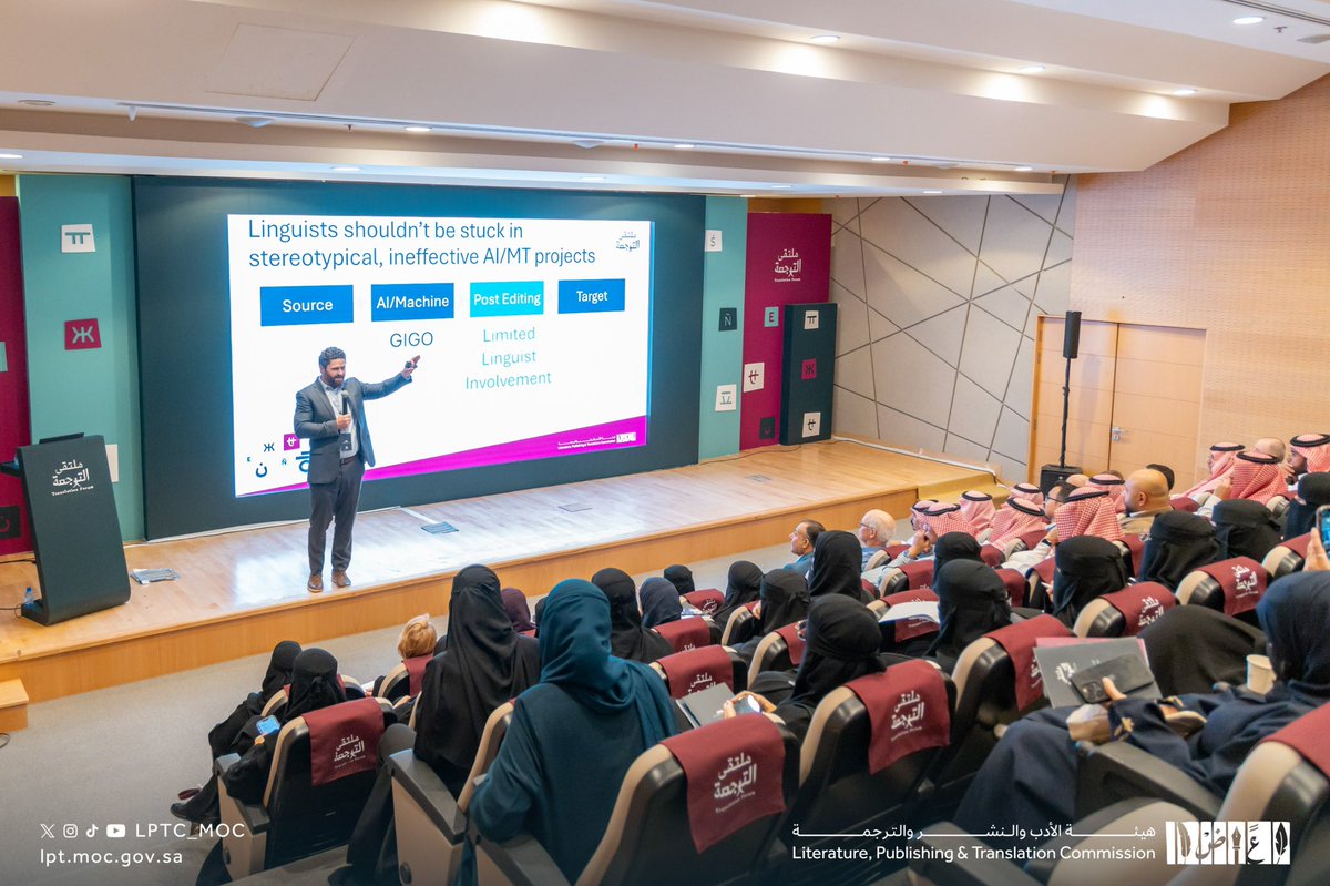 حول تطوير عقلية النمو لدى المترجم من خلال مجموعة من الأدوات والتمارين والتطبيقات العملية التي تساعد في تحديد الأهداف المهنية؛ أقيمت اليوم ورشة عمل بعنوان "المهارات المساندة | بوابة التطور المهني للمترجم" قدمها أ.آدم ووتن، ضمن فعاليات اليوم الثاني من #ملتقى_الترجمة_2024