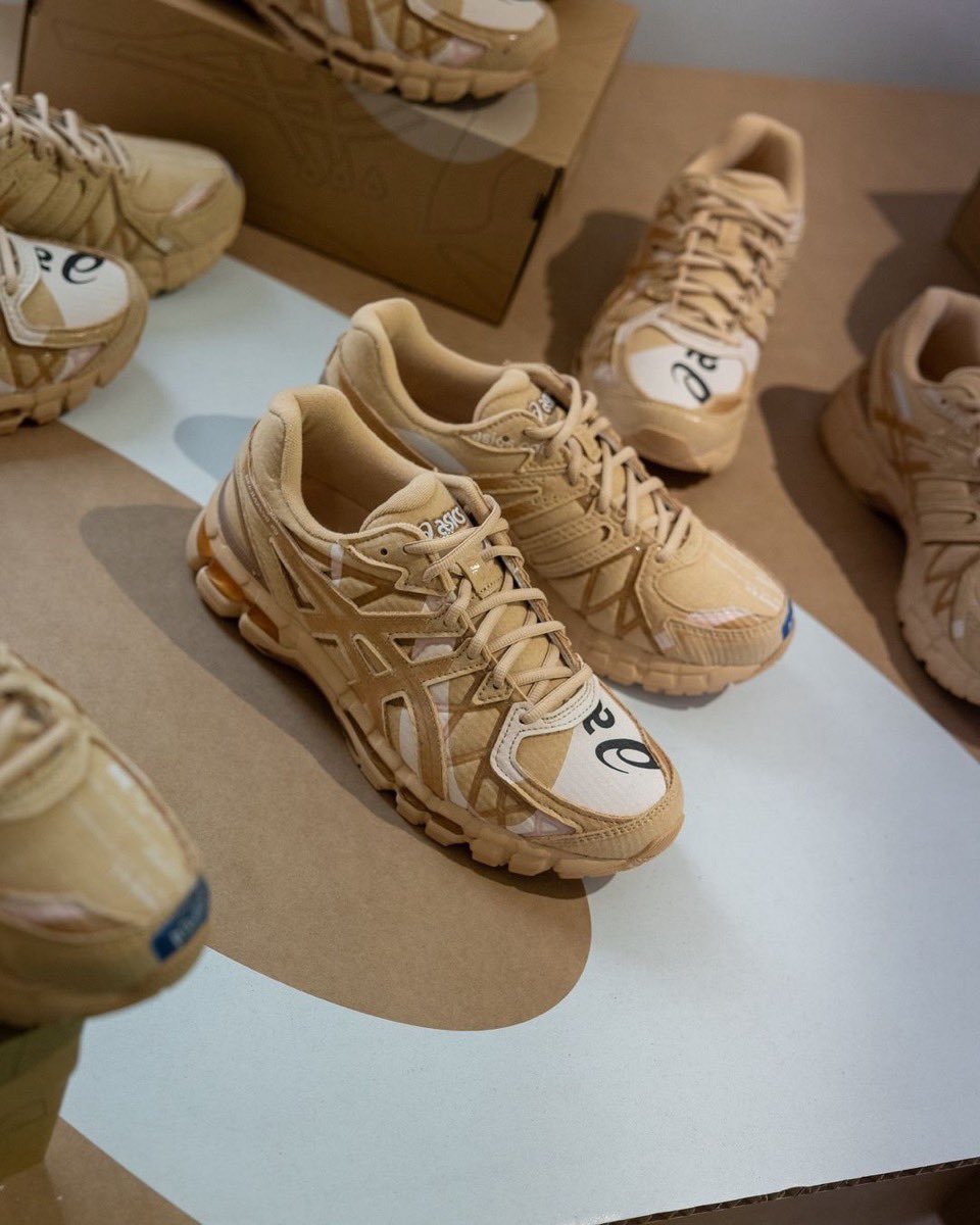 uptod4te's tweet photo. doublet x ASICS GEL-Kayano 20 が国内11月16日（土）AM0:00 より発売。コンセプトは段ボールとアシックスのインライン用シューズボックス。 【ダブレット アシックス ゲルカヤノ20 初コラボ スニーカー】［1203A519.200］
https://t.co/Wxw2dTF1S8 https://t.co/kffG1Njq4R