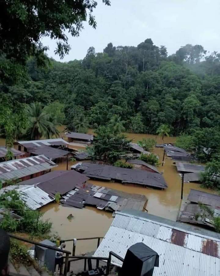 pacianoasprilla's tweet photo. Así está hoy la comunidad de Pogue en Bojayá -Chocó. Dragando las bocas del Río Atrato cada 2 años, se evitarían esas inundaciones, pero no lo hacen. PURA DISCRIMINACIÓN. Juuuuuu https://t.co/PTpqDd4gW7