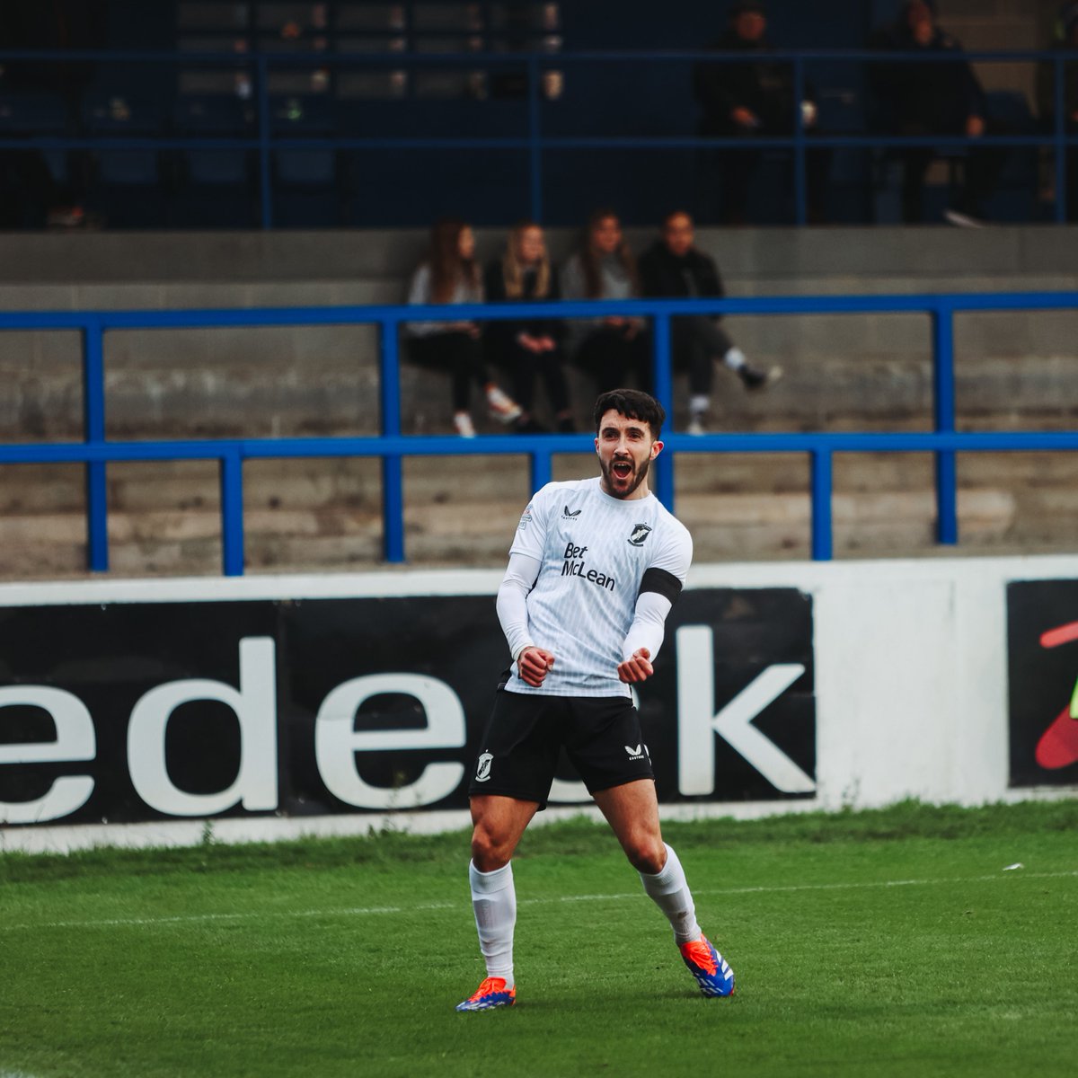 Glentoran FC tweet media