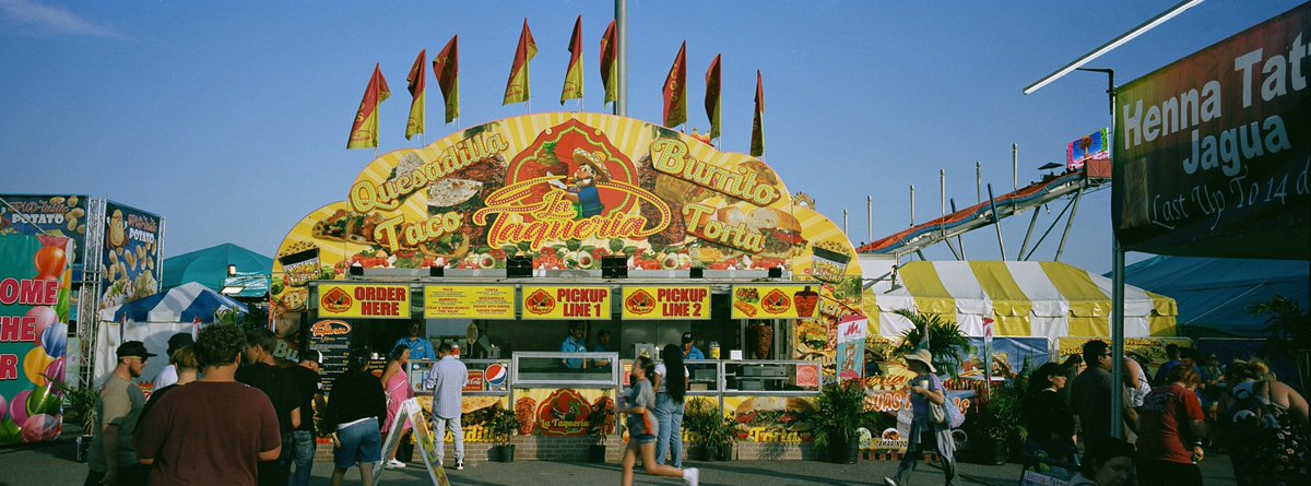NYS Fair on #35mm #film captured with the #hasselblad #xpan 

➡️ threedown.com/2024/11/the-ne…

#processedbypraus