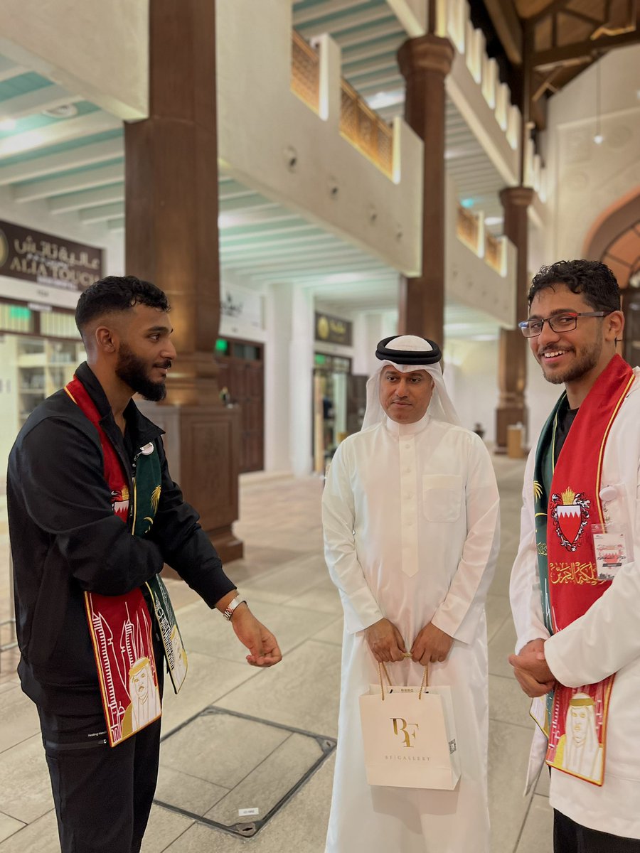 RT_zaiin's tweet photo. فعالية #البحريني_مايطيح 🇧🇭

كانت لحظة لا تُنسى وأول تجربة لي في حدث دولي داخل ديرتي البحرين، فخورة في هذا الإنجاز الكبير والشكر أيضاً للقائمين على هذا الإنجاز، ومنه للأفضل دائماً 🤍✨.

#Top_3
#البحريني_مايطيح https://t.co/ky24xjXk3l