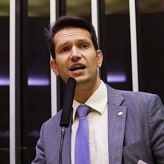 poptime's tweet photo. Trabalhador IMPLORA para deputado Gilson Marques, do partido NOVO, assinar PEC pelo fim da escala 6x1 e ele responde:

“Precisam de 171 assinaturas e NÃO terão a minha!”

O mesmo recebe R$40 MIL por mês em escala 3x4, trabalhando 3 dias e folgando 4. https://t.co/ZvZiBudyi6