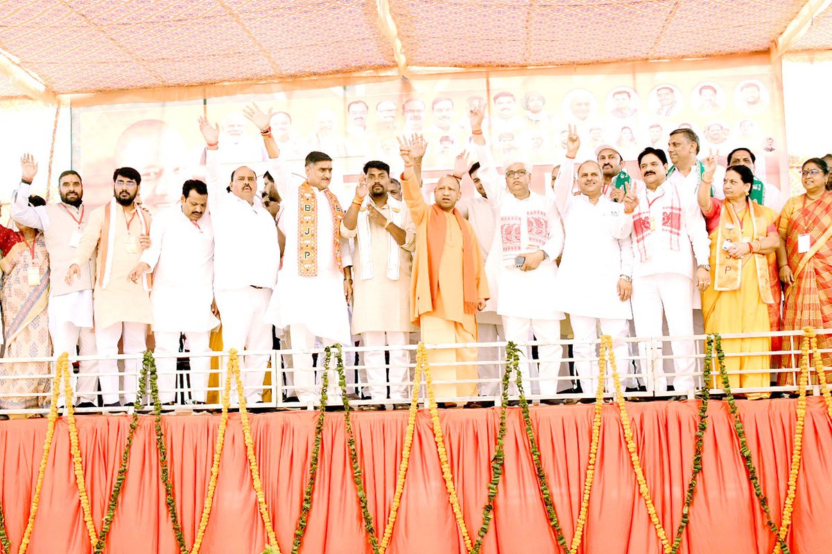 myogiadityanath's tweet photo. भगवान बलदाऊ जी की कृपा भूमि और हरिदास जी महाराज की साधना स्थली जनपद अलीगढ़ के खैर विधान सभा क्षेत्र की राष्ट्रवादी जनता को आज संबोधित किया।

यहां की जनता-जनार्दन का संदेश स्पष्ट है- बटेंगे नहीं, एक रहेंगे-नेक रहेंगे, एक रहेंगे-सेफ रहेंगे।

अपार जन-समर्थन के लिए खैर विधान सभा क्षेत्र वासियों का हार्दिक आभार!