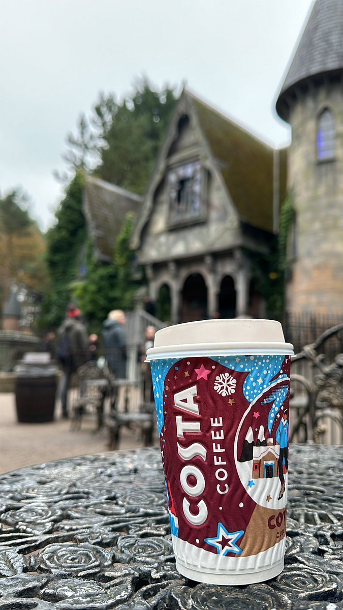 jakec02_'s tweet photo. Good morning from a sold-out day at @altontowers - lets see what the crowds/operations are like today! https://t.co/ey0Qh4vssF