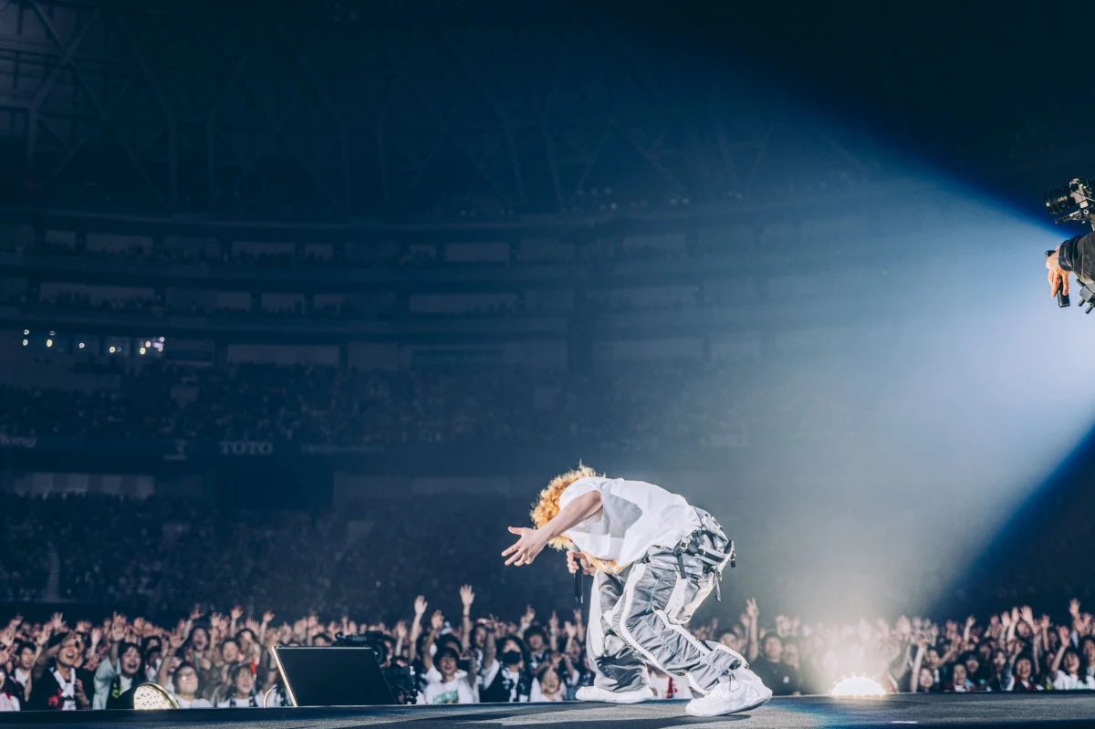 vawnuts66's tweet image. あの短い時間でもしっかりと歌詞を間違えるVaundy。
そしてスマホを床に置いてしっかりといつもの決めポーズを決めるVaundy。
最高です。

#Vaundy #FUSION