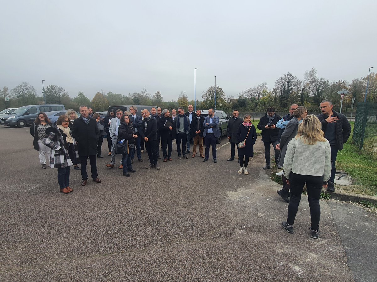 Le 7 novembre 2024, les DDF <a href="/AcReims/">Académie de Reims</a> ont été réunis à Saint-Dizier pour une journée d'échange et de réflexion permettant d'explorer leur rôle de conseillers auprès des chefs d’établissement pour soutenir les élèves dans leur parcours de formation.
<a href="/KarimaLamsidfa/">Karima Lamsidfa</a> <a href="/HGouvenaux/">Gouvenaux</a>