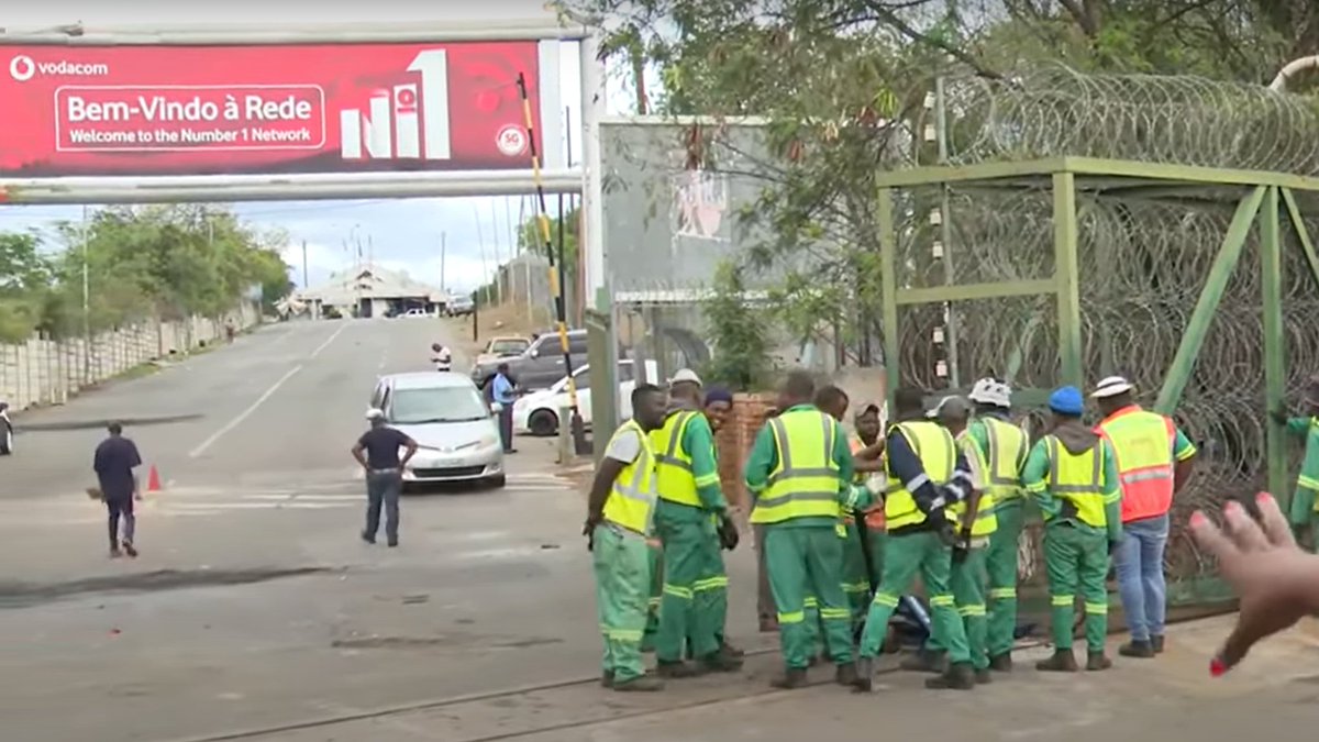 Pillandia's tweet photo. Lebombo Border Post reopens after urgent talks between South Africa 🇿🇦 and Mozambique 🇲🇿. 
📸: November 8, 2024. 

#SouthAfrica #Lebombo #Mozambique #Border #Mpaka #Fronteira https://t.co/rPGHMNhzWi