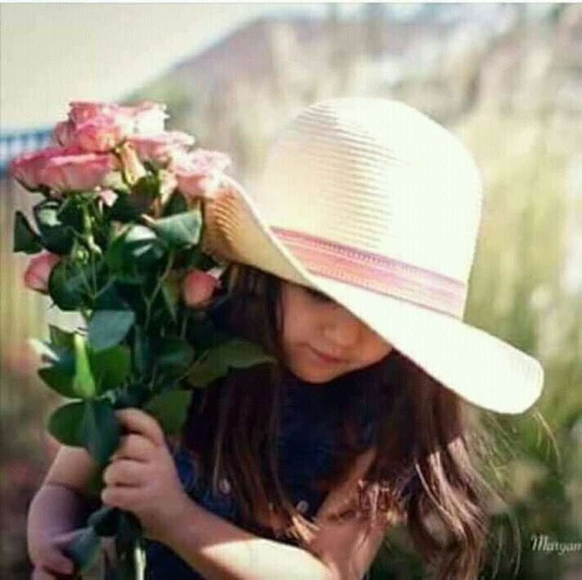 u9IzJ4i9lvfWBn8's tweet photo. الرُّوح التي فيها شيءٌ من روحِك، تعرفُ كيفَ تخاطبكَ بلا كلمات.🤍🦋 https://t.co/hI4dq6mRBn