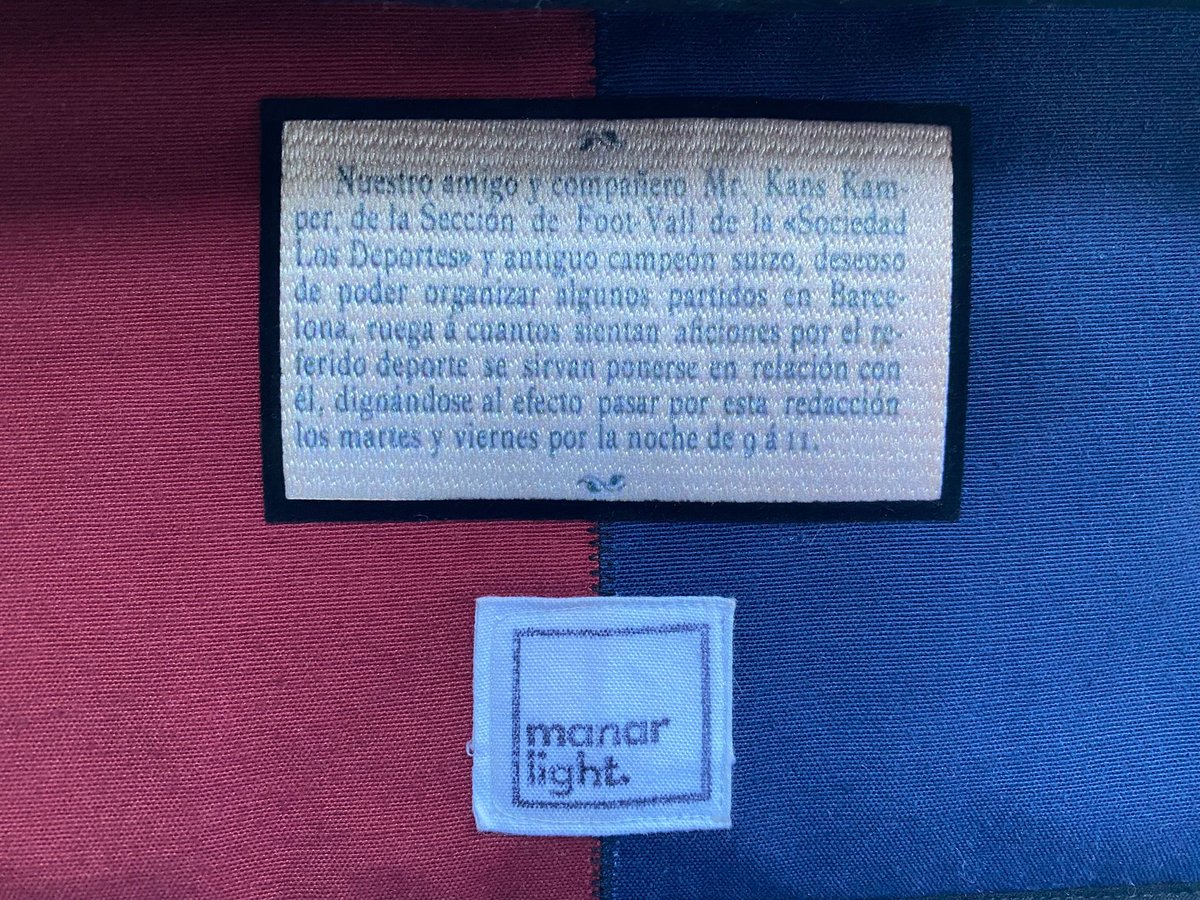 En <a href="/PolViedma/">Pol Viedma</a> ha tunejat la funda de llibre que li va fer na <a href="/manarlight_/">manarlight 🍉</a> amb l’anunci més petit de la història per fundar l’equip més gran del món 💙❤️