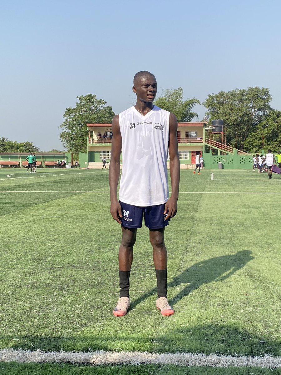 RealDeBanjulFC's tweet photo. Ismaila Sonko gets his first involvement with the big boys 🥰👏🏽!
The WAFU A U17 Bronze winner was thrown straight in from the start as the City Boys test Sporting Real earlier this morning.
#rdb #ismaila #cityboys #real4real #thewhites #realdebanjul https://t.co/lGwJeSxbK9