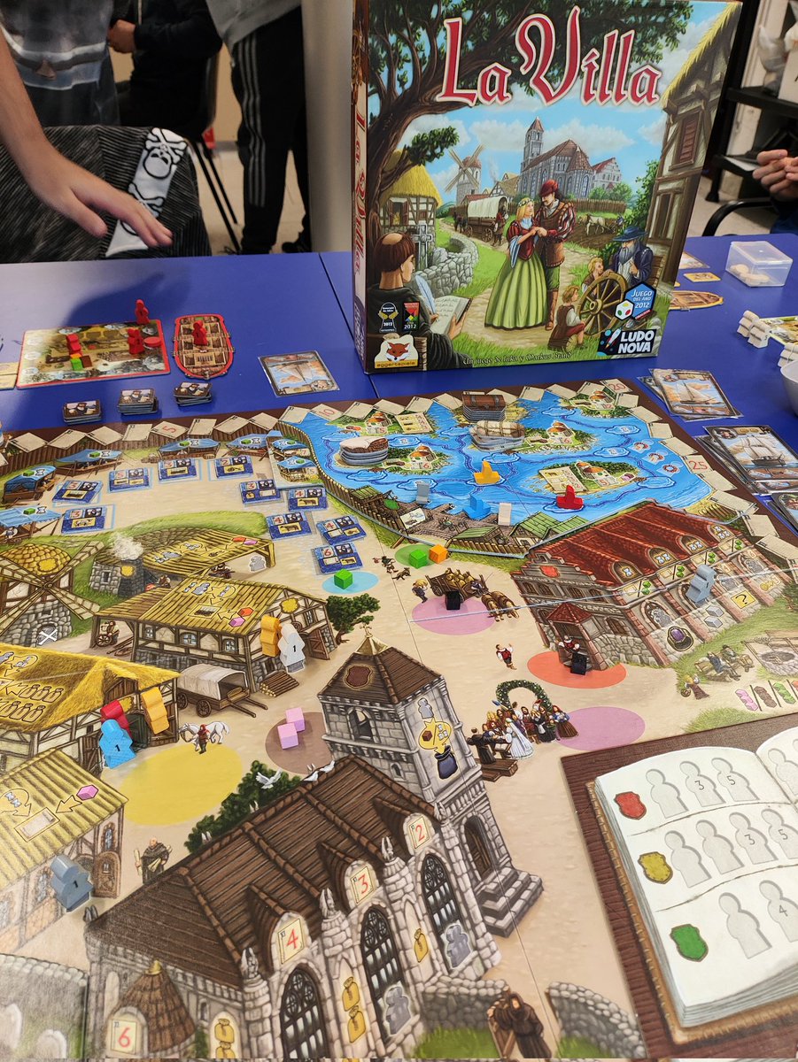Darthr2d2's tweet photo. @MisticosArkat Y aquí estamos jugando a La Villa en esta jornada medieval con los Místicos https://t.co/vFaC7J5Rkp