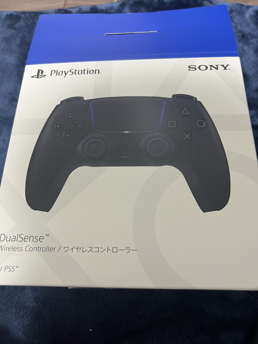 Famibird's tweet photo. 新しいコントローラ買ったから久々にゲームやるかな https://t.co/wszlFZ468J