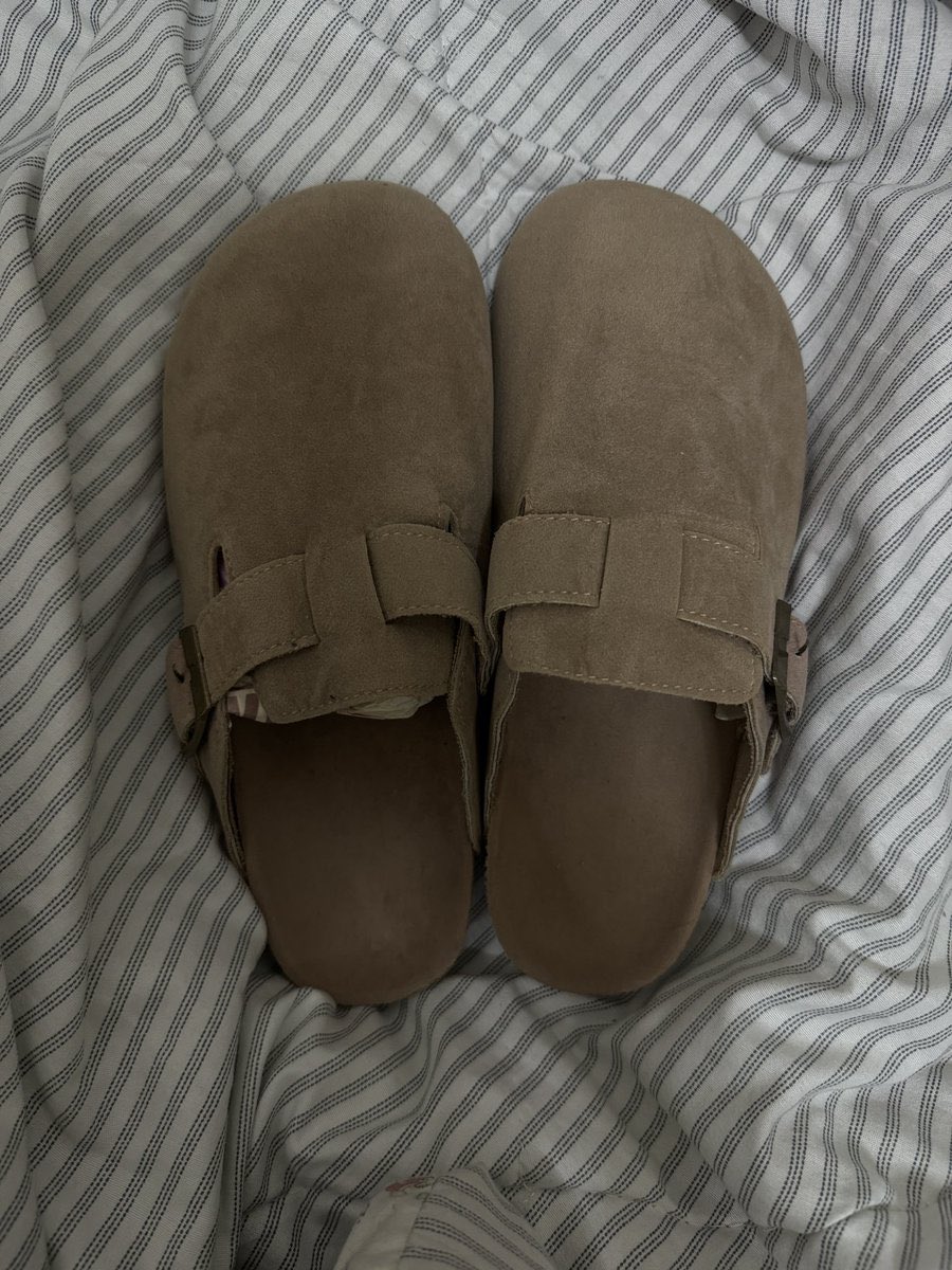 user3564389's tweet photo. ส่งต่อ ค้าบเค้าซื้อมาผิดไซส์ 🩶🩶

size : 36 
price : 300 bath ( เค้าได้มา 450 เยยคับ)
shipping : 50 bath ไม่บวกเพิ่ม

สนใจสั่งซื้อ / ดูพต ทัก dm ได้เยยคับ
#ส่งต่อเสื้อผ้า #ส่งต่อเสื้อผ้ามือ2 #เสื้อผ้ามือสองสภาพดี #เสื้อผ้ามือสองราคาถูก #เสื้อผ้ามือสอง #ส่งต่อรองเท้ามือสอง https://t.co/NjaoHZZ6nP