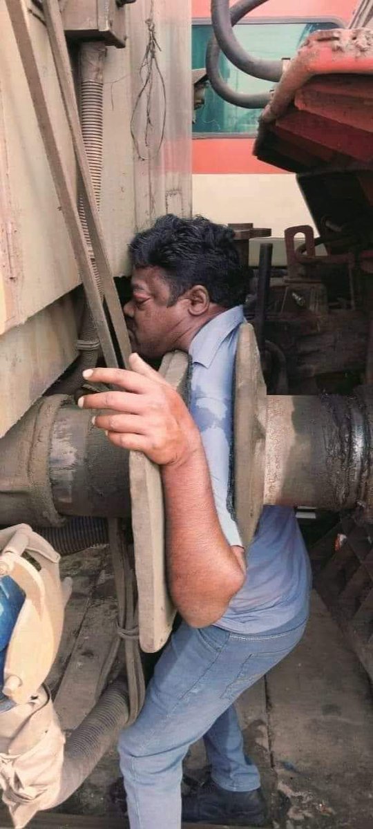 रेलकर्मियों की ज़िंदगी दांव पर दुःखद,बेहद पीड़ादायक-आज बरौनी जंक्शन पर गाड़ी संख्या 15204 लखनऊ-बरौनी एक्सप्रेस के शंटिंग के दौरान shuntting मैन की दर्दनाक मौत हो गई

<a href="/RahulGandhi/">Rahul Gandhi</a> 
<a href="/PMOIndia/">PMO India</a> 
<a href="/RailMinIndia/">Ministry of Railways</a> 
<a href="/yadavakhilesh/">Akhilesh Yadav</a> 
<a href="/ravishndtv/">ravish ndtv</a> 
<a href="/rajeevranjanMKH/">rajeevranjan@maholkyahai</a> 
<a href="/Aamitabh2/">Amitabh Agnihotri</a> 
<a href="/vijaykbandhu/">Vijay Kumar Bandhu</a>