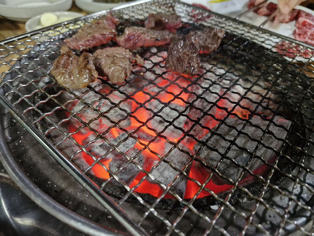 둘이 데이트 1차 기름칠  해놓고
자~~2차가봅시다!!
술집?노래방? 배불러~~  
다들 주말 잘 보내세요~^^

#포항부부 #놀자 #불토 #데이트
#경북부부