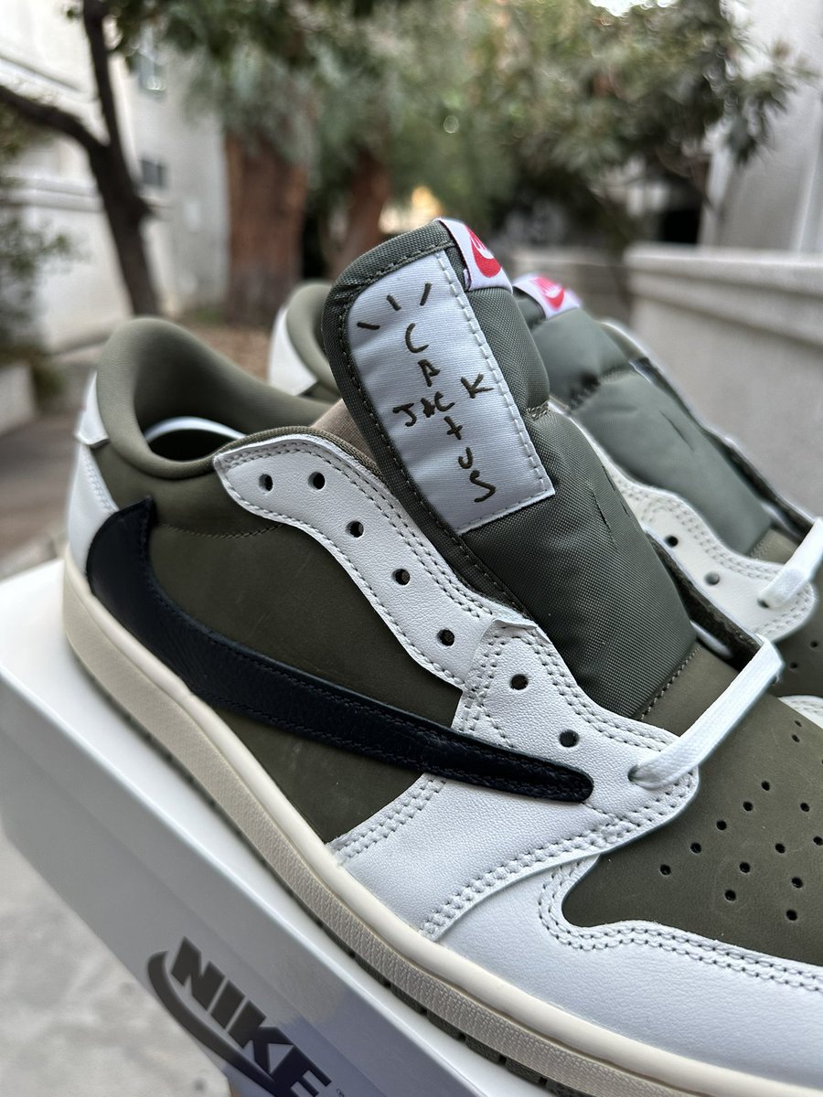 GrailPickups's tweet photo. The @trvisXX Jordan 1 “Medium Olive”
Size 12, Hit via #SNKRS
-

#travisscott #cactusjack #nike #shoecollection #jordan1 https://t.co/vnUUJxk0yD