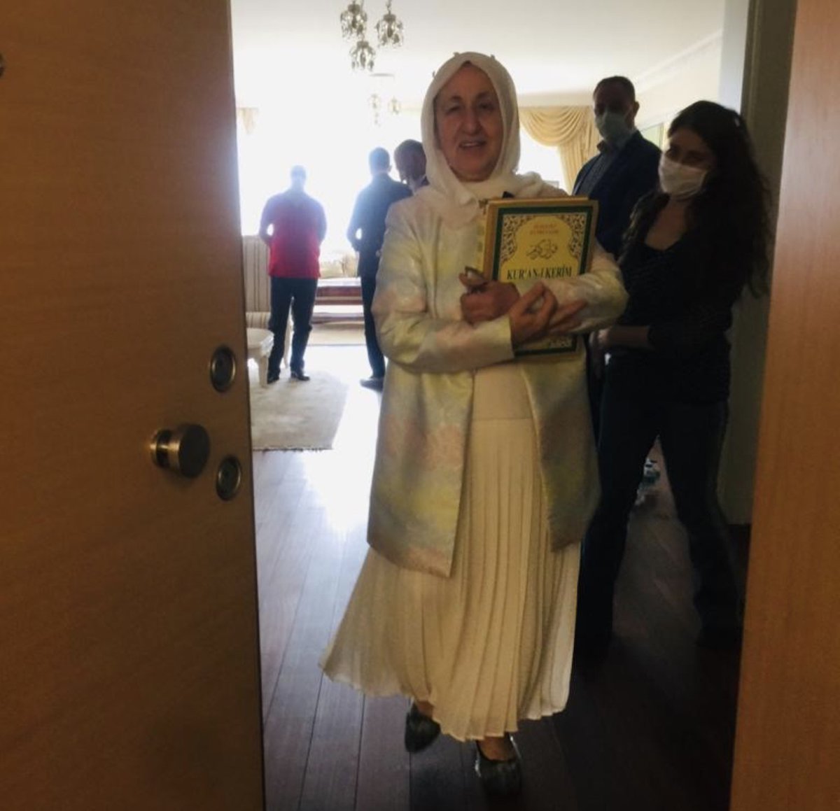 Canım Melek anne... İpek kanatlı meleğim 78 yaşında bir çok hastalıkla boğuşurken gözaltına alınmış, ne bitmez bir kin varmış akıl alır gibi değil