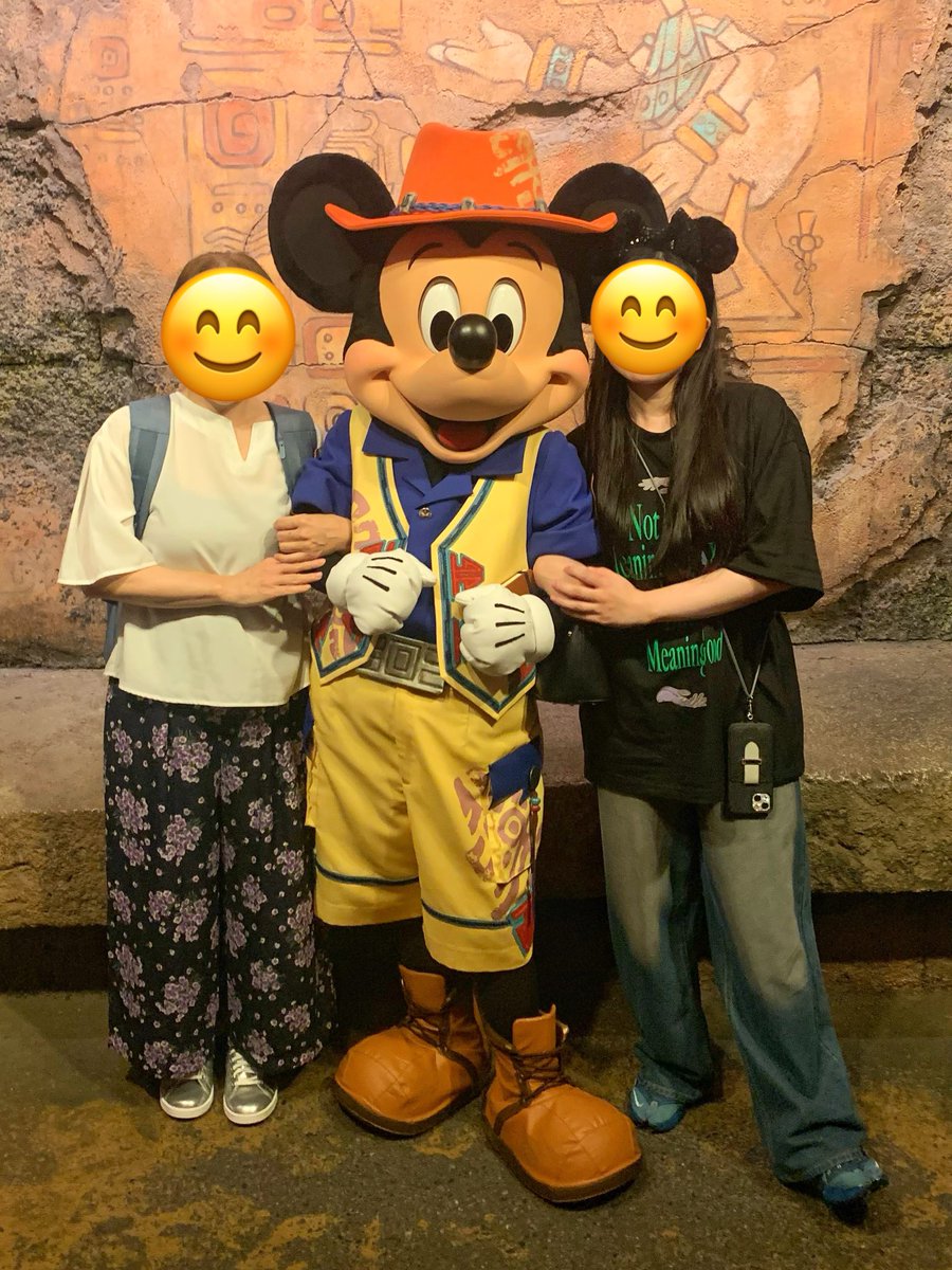 atchandisny's tweet photo. 娘と行ったディズニーシーの思い出😊一人だと緊張しちゃって訪問しづらいミッキーのとこに行けて嬉しかった✨✨ https://t.co/x9UDBsiFwg