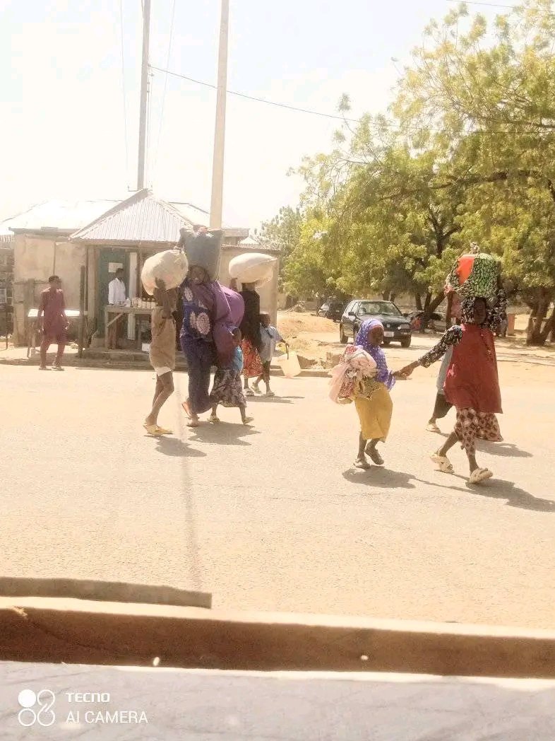 JUST IN: Residents of Abare community are fleeing from the community over fear of bandits attack. Abare is a community in Anka LGA, Zamfara State.

May the Almighty strengthen our forces in their bring the end of this crisis in Nigeria.

<a href="/daudalawal_/">Dauda Lawal</a> @DefenceInfoNG