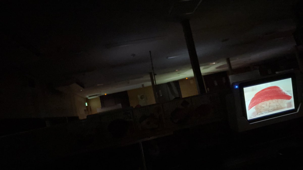kooon218tds's tweet photo. スシローで１つも食べずに停電… https://t.co/JzXwAjm1dF