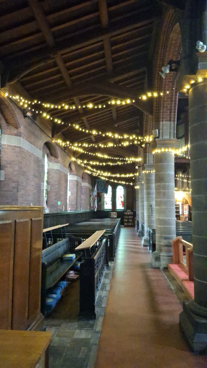 For those who like our fairy lights during Advent/Christmas Kevin and Alan have spent their morning adding some more to our side Aisles!🤩👏🎄🎉

#Christmas #Services #Events #Memories