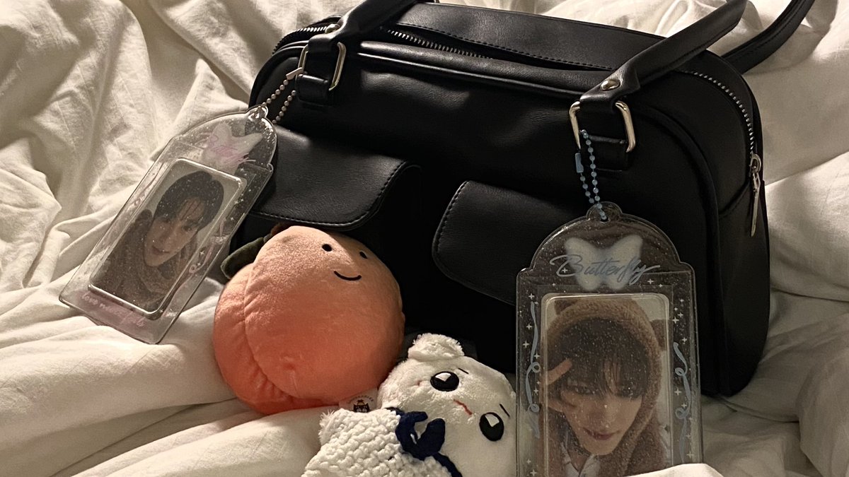 lovingjaem13's tweet photo. maybe my life is kinda bored but i try to romanticize it ( spend the whole day with jaehyun taeyong unmyeongz loml ) 🌷🤍 https://t.co/JXBU1phQZw