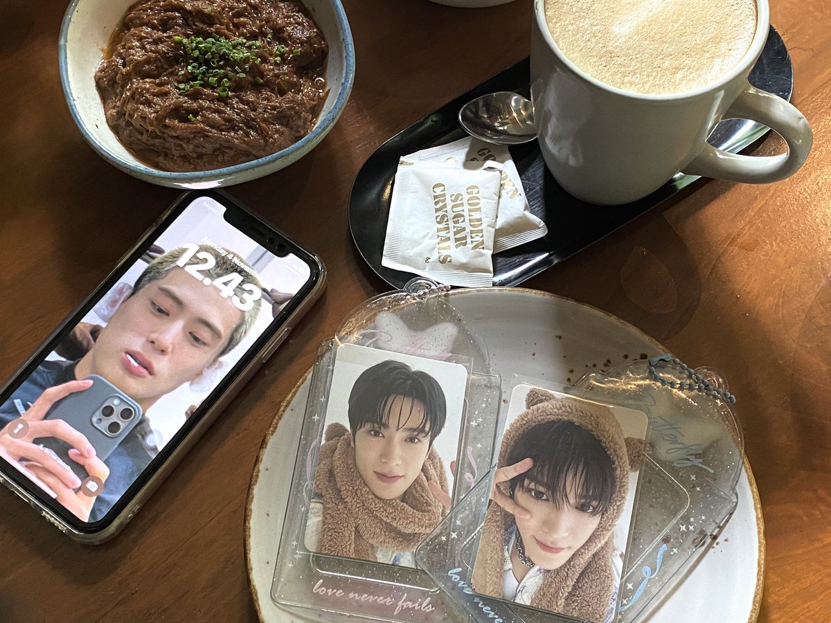 lovingjaem13's tweet photo. maybe my life is kinda bored but i try to romanticize it ( spend the whole day with jaehyun taeyong unmyeongz loml ) 🌷🤍 https://t.co/JXBU1phQZw