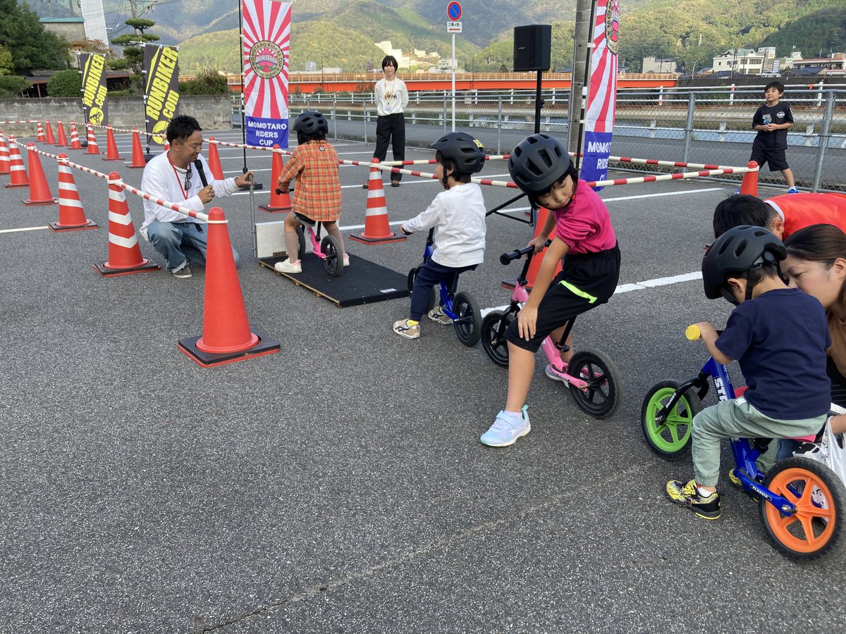 yuka_kado0619's tweet photo. #RUNBIKER.com . #有限会社フクシマ宅建 の皆さまにもご協力いただき、ランバイク体験コーナーを担当していただきました🚴🏼♂️❤️
ご尽力いただき、本当にありがとうございました☺️
#親子ふれあい交流フェスタ inたかはし
#岡山県 #高梁市 https://t.co/Q8fFKOlFkc