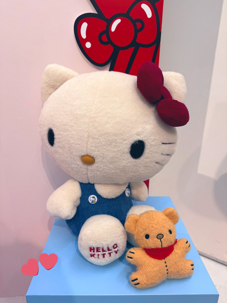 SSchechePP's tweet photo. #HelloKitty 
#hellokitty50th https://t.co/LksAkCZH39