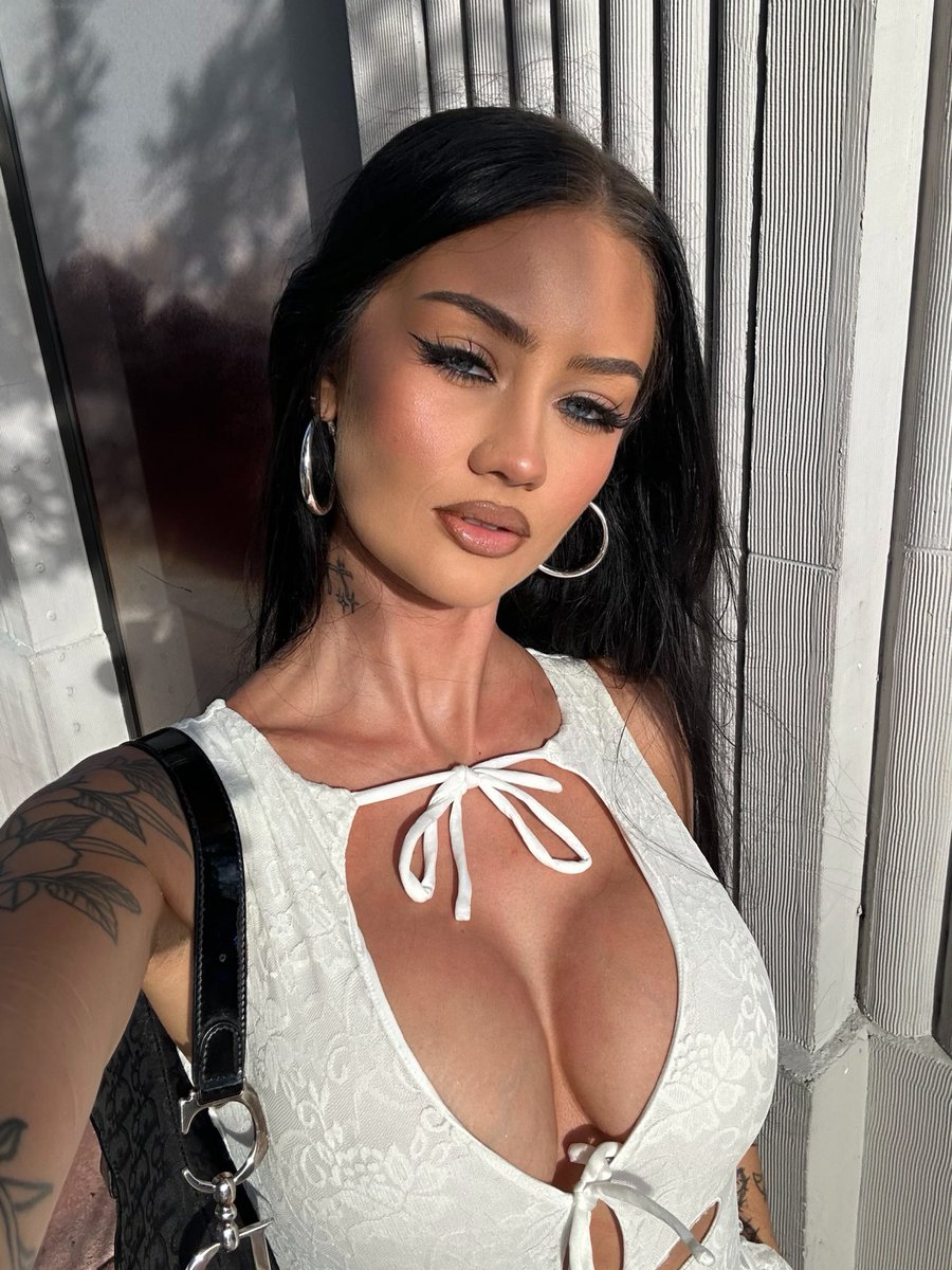 lux4Lola's tweet photo. Woke up hot per usual 🥵💦😈😵‍💫😏 https://t.co/8aMZsdsc24