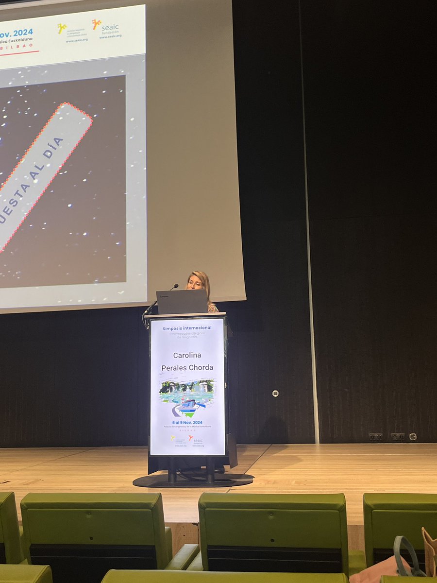 candreubala's tweet photo. Nuestra vicepresidenta de @AVAIC_1 la Dra Carolina Perales nos presenta la actualización de la Guía GALAXIA @SEAIC_Alergia #SEAIC2024 @capechor https://t.co/0eVu6SIrBm