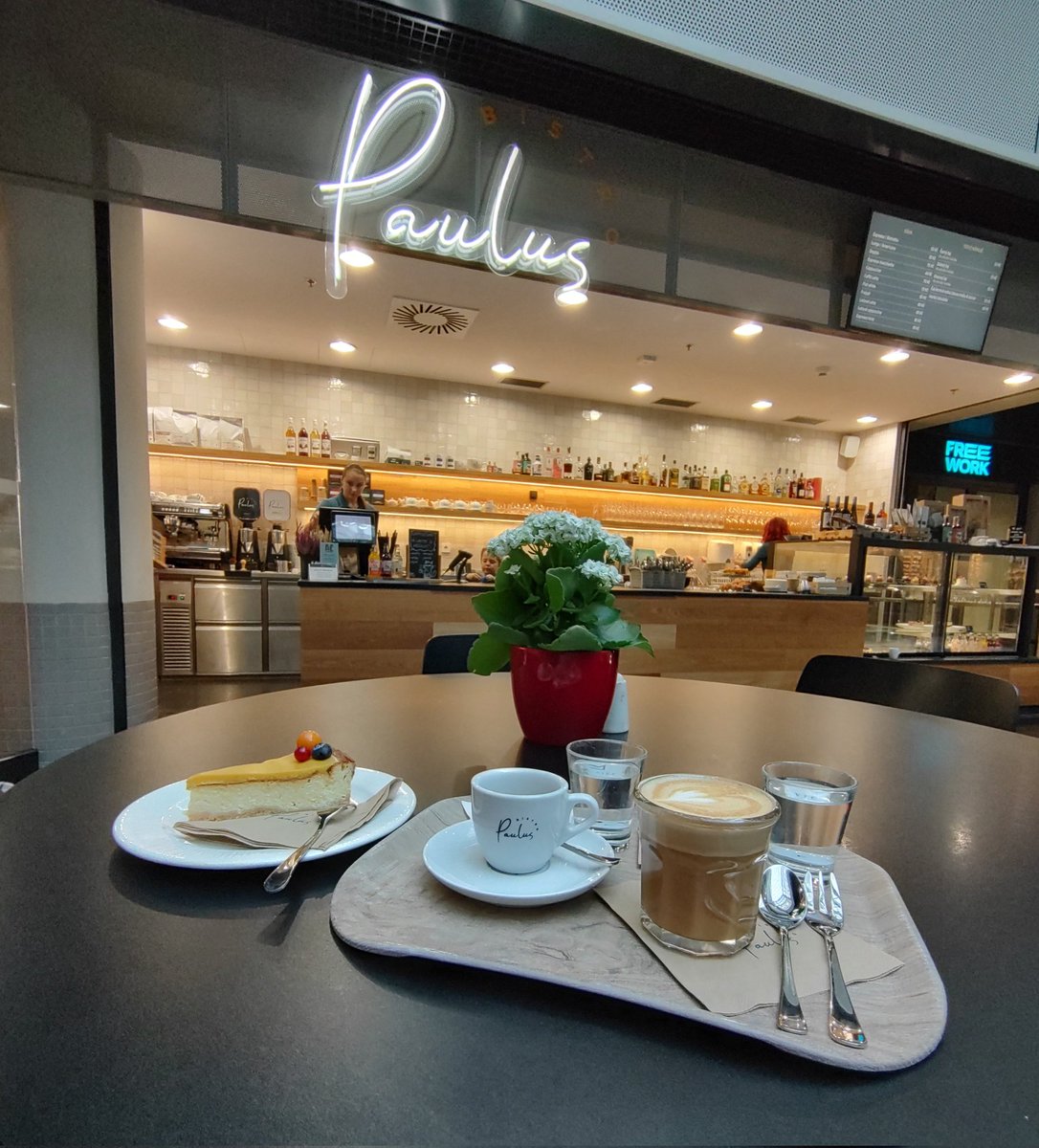 Soleil_cz's tweet photo. Když ti pražská gastronomie je málo, skoč do Olomouce. Je to fajne a pěkne #Forejt #Paulus #atakdal https://t.co/1wlZHmIDlo