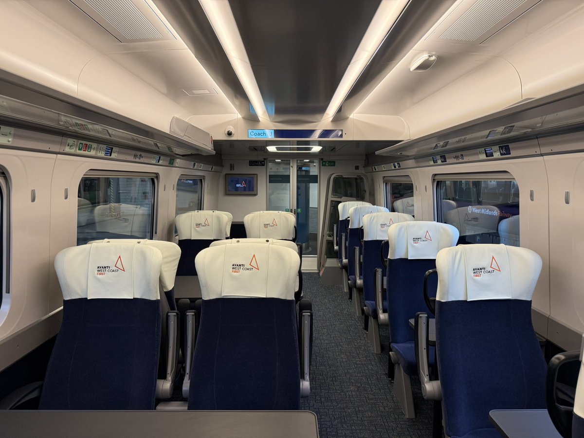 DesirableDesiro's tweet image. ✅ My first 807!

@AvantiWestCoast’s 807004 took me on a nice trip from Rugby-Birmingham-Coventry earlier. Nice trains, very similar to the 805s, with the addition of Standard Premium, 2 more carriages and seemingly faster acceleration.

#Class807