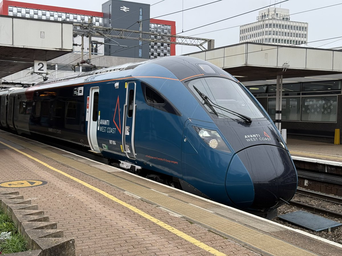 DesirableDesiro's tweet image. ✅ My first 807!

@AvantiWestCoast’s 807004 took me on a nice trip from Rugby-Birmingham-Coventry earlier. Nice trains, very similar to the 805s, with the addition of Standard Premium, 2 more carriages and seemingly faster acceleration.

#Class807