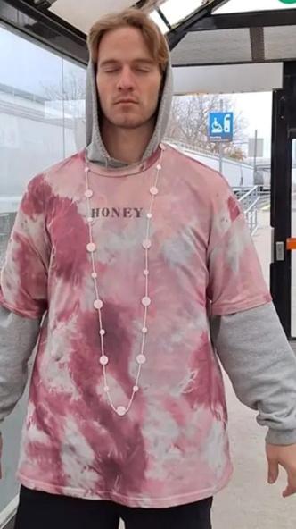 TPSOperations's tweet photo. MISSING:
Devon, 30
- Last seen on Tues, Nov 5, in the University Ave. + College St. area
- Described as 6'3", slim build, blue eyes, 
- Wearing a puffy red jacket
#GO2435015
^vs https://t.co/6hauydZz1F
